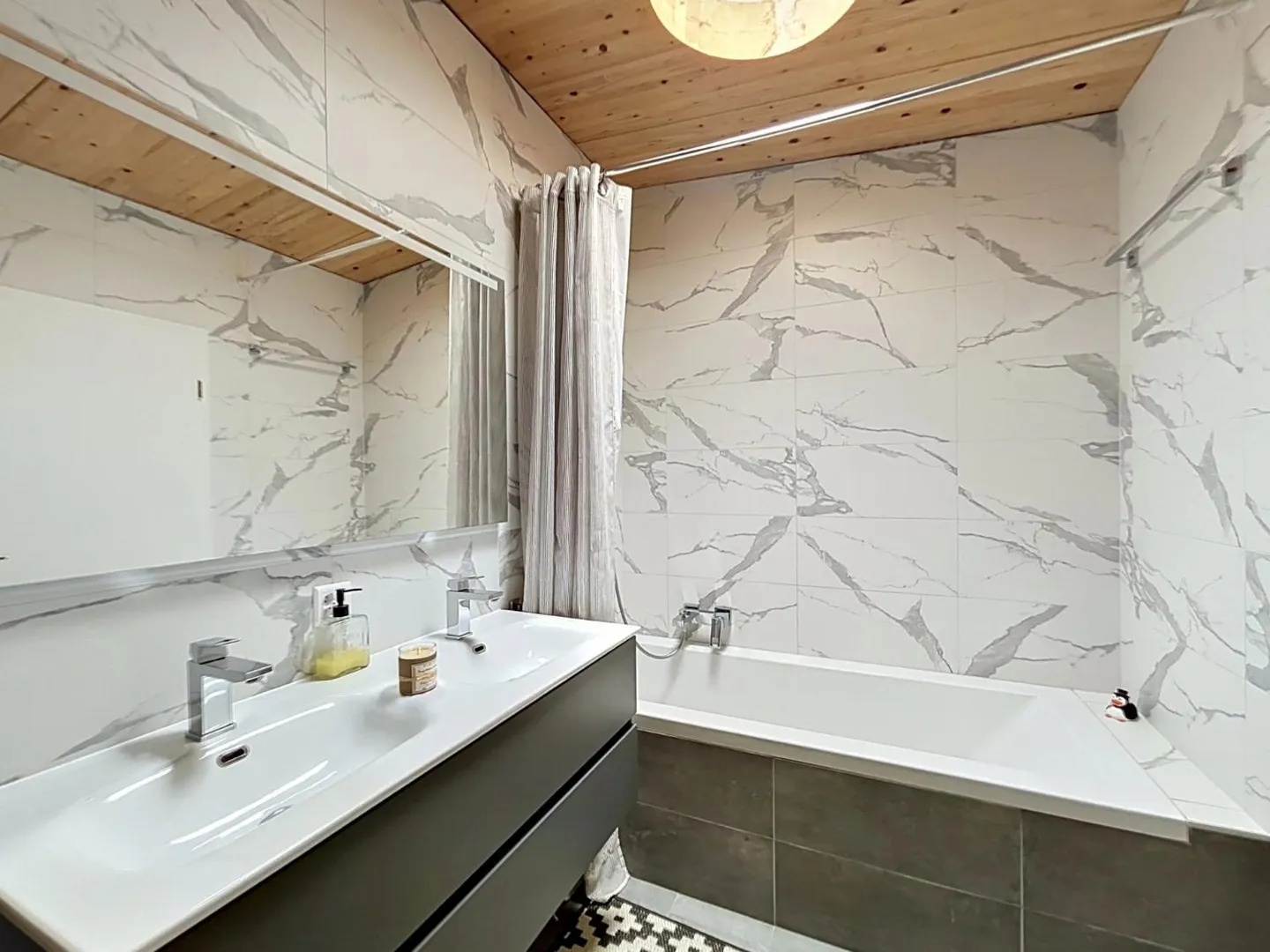 Villa contemporaine avec vue sur le lac - Photo 8 sur 12