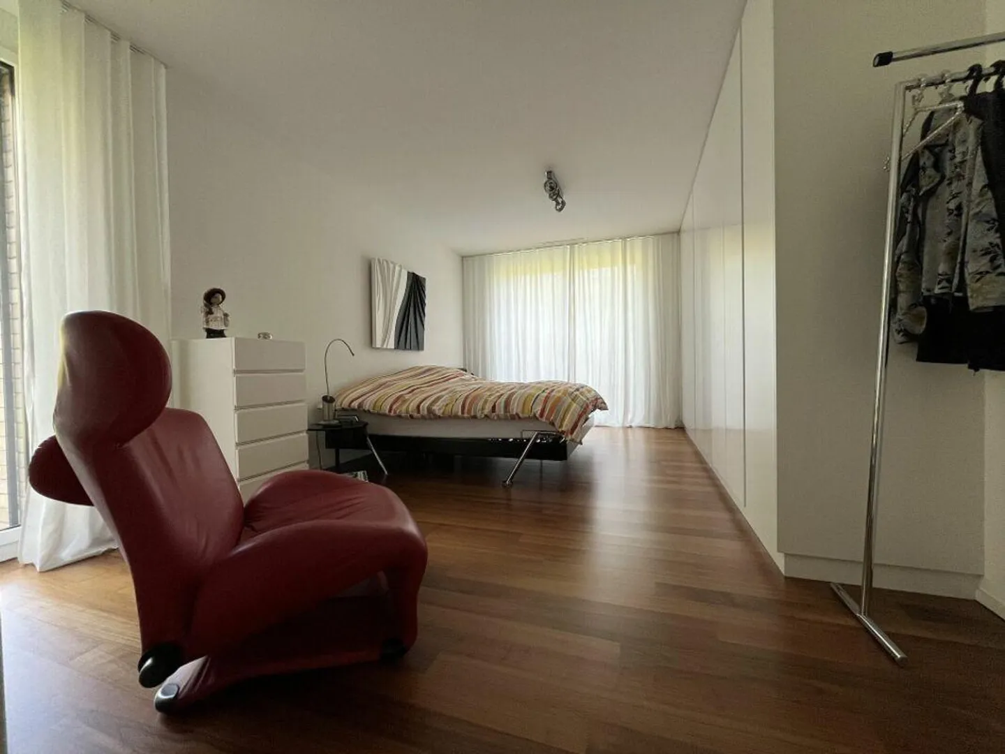 Exclusive ground floor apartment with huge balcony and great view - Photo 9 of 13
