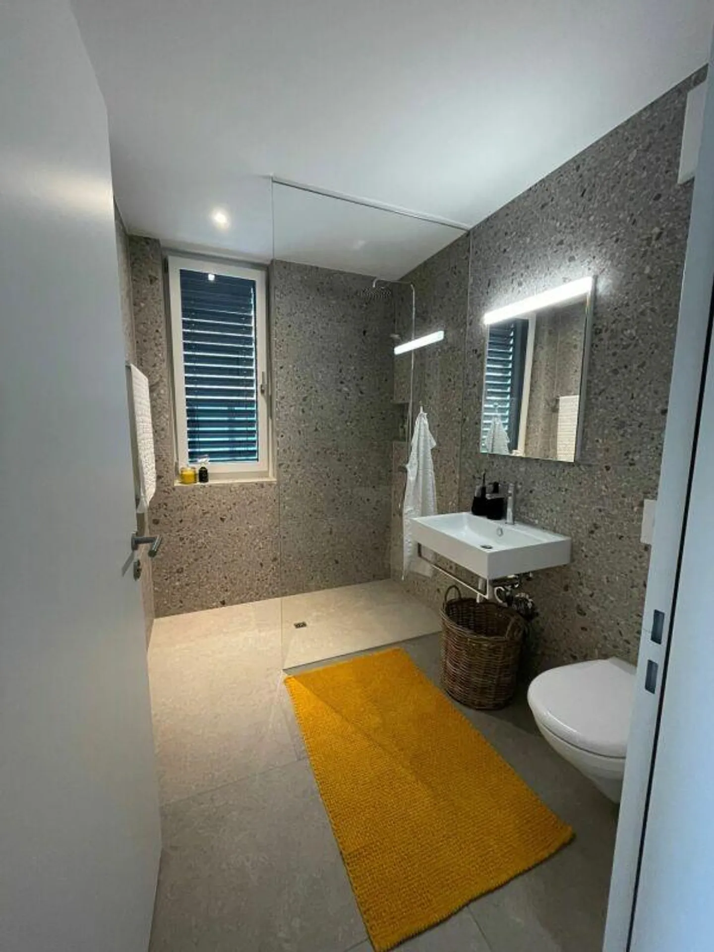 Beautiful modern 2.5 room apartment in the center of Buchs - Photo 5 of 7