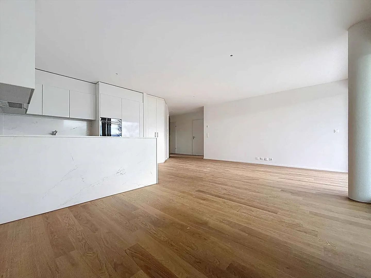 Wunderschöne 3,5-Zimmer-Wohnung mit überdachten Terrassen, Gärten und Seeblick - Foto 3 von 13