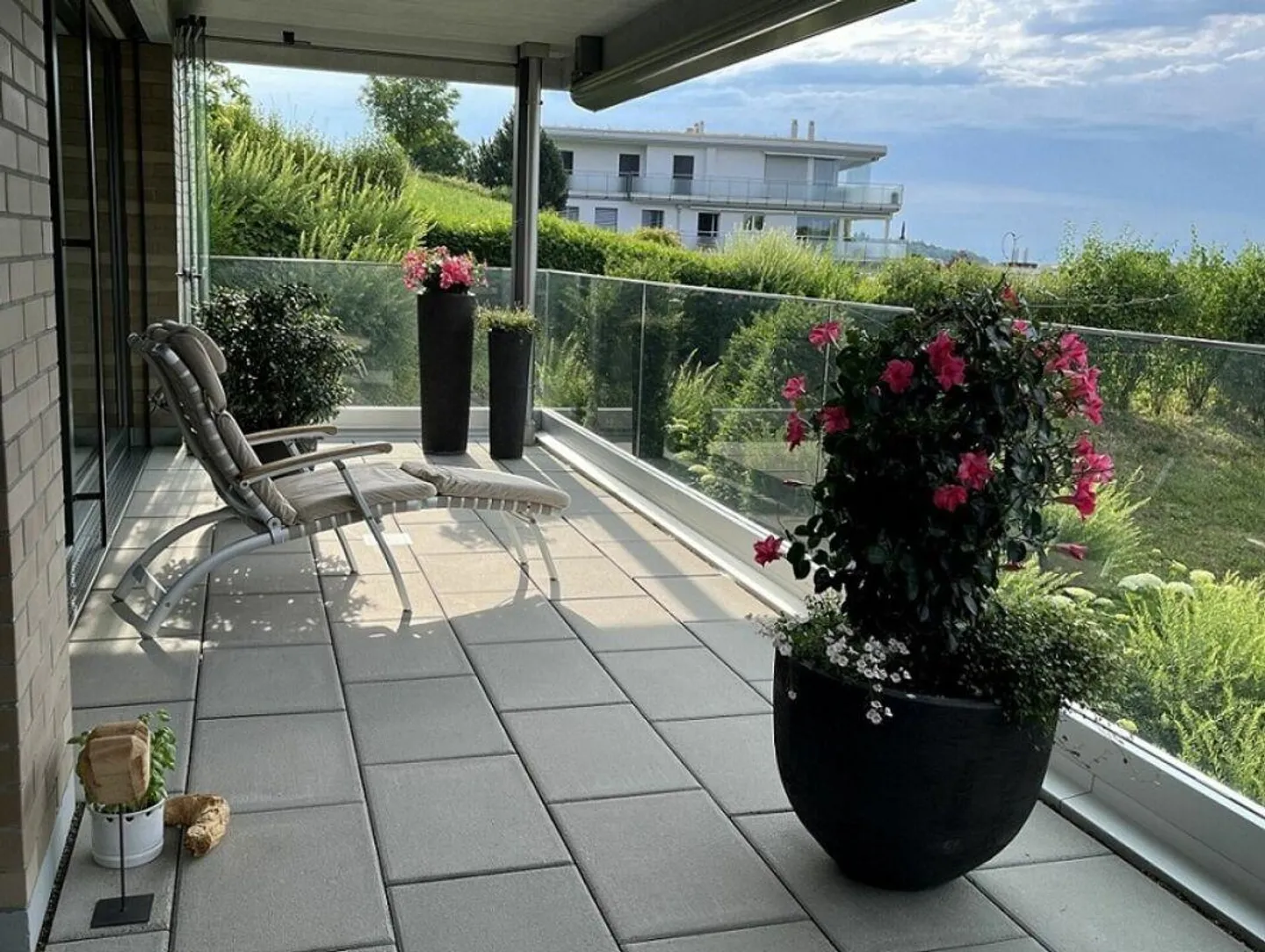 Exclusive ground floor apartment with huge balcony and great view - Photo 12 of 13