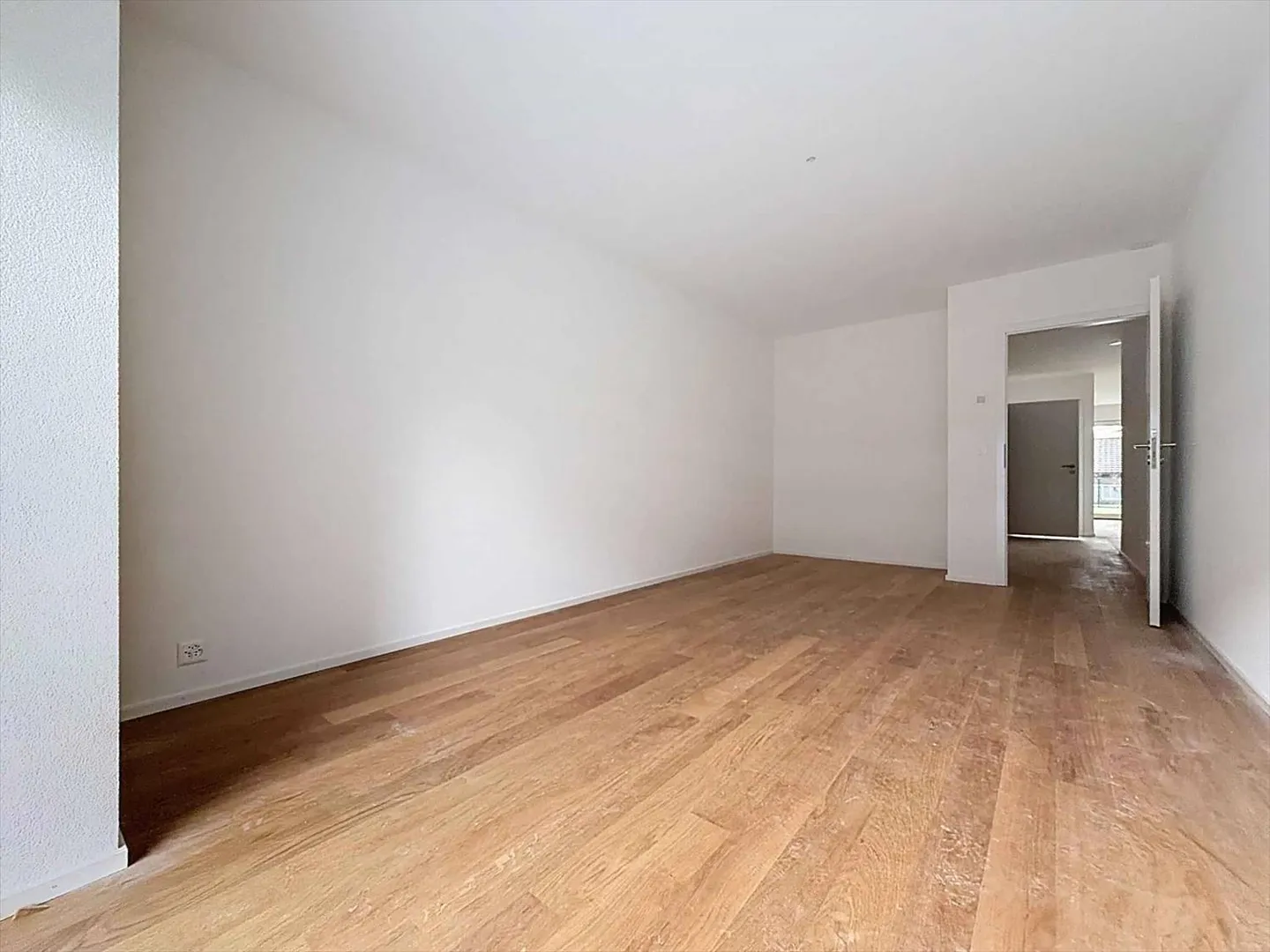 Wunderschöne 3,5-Zimmer-Wohnung mit überdachten Terrassen, Gärten und Seeblick - Foto 7 von 13