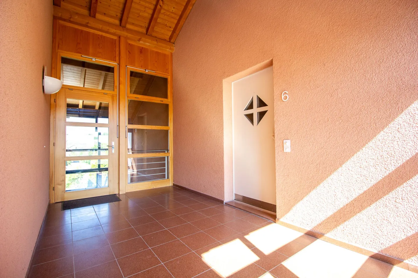 Compact living, central living - Photo 3 of 15
