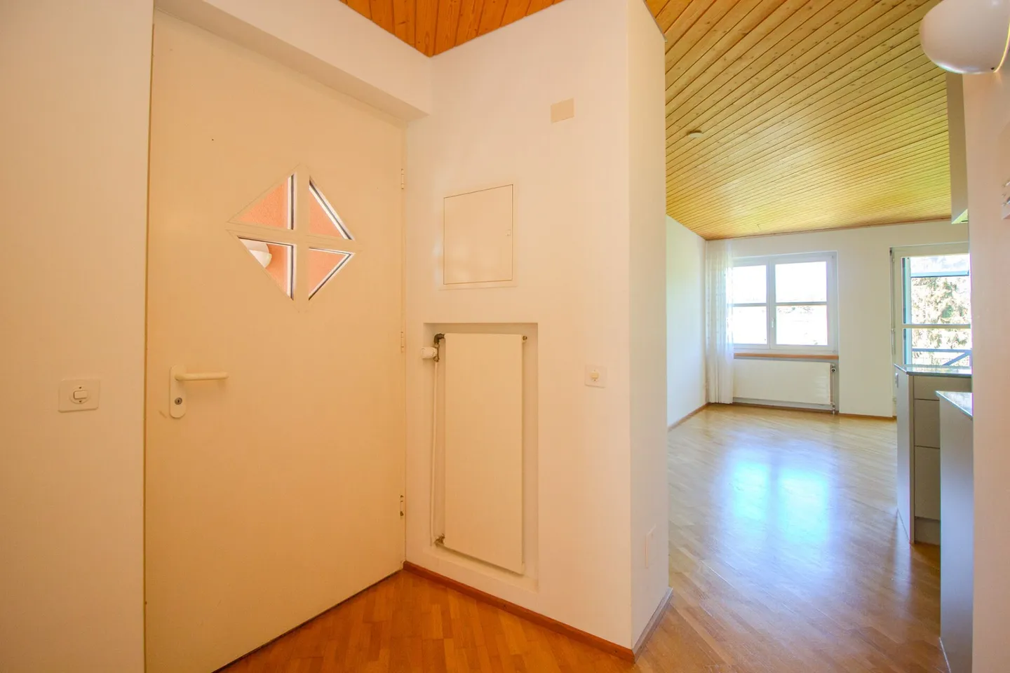 Compact living, central living - Photo 4 of 15