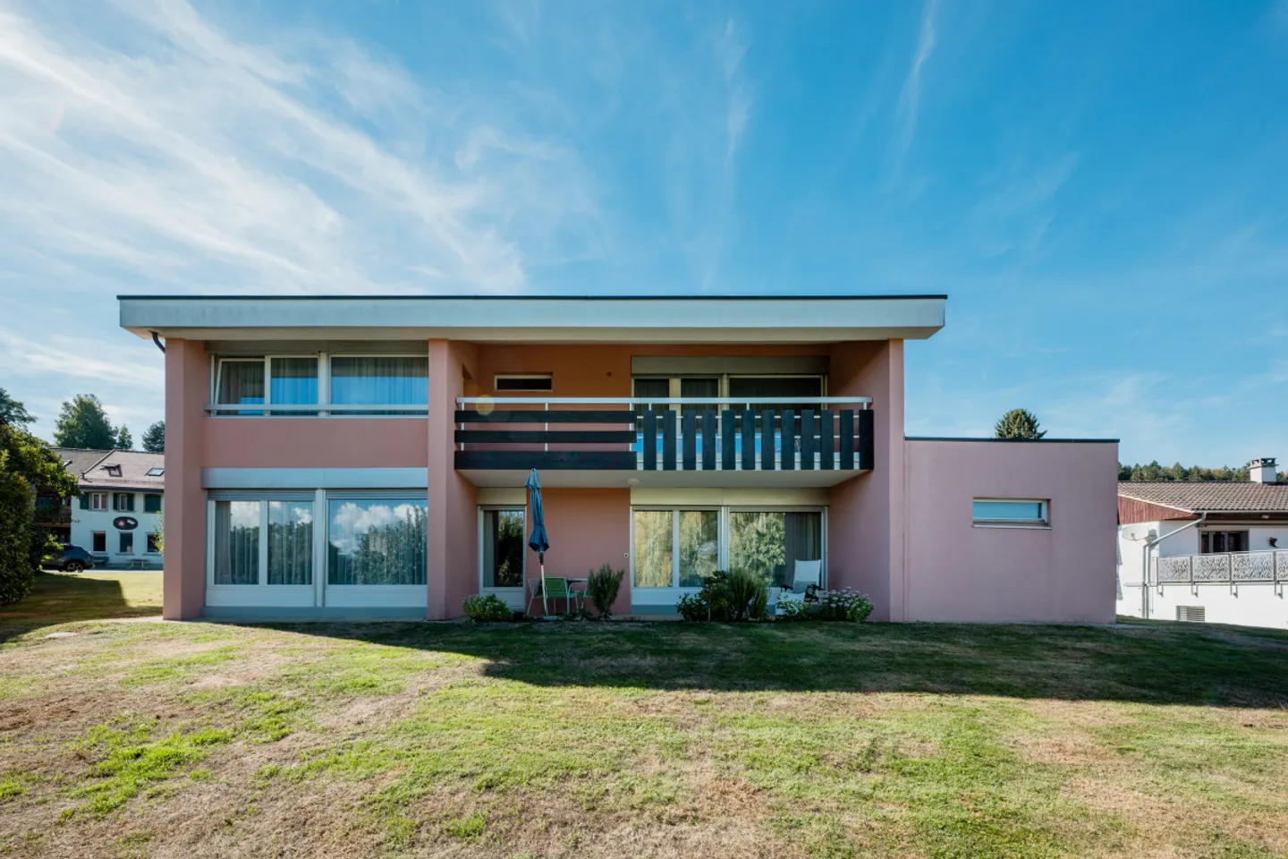 EXCLUSIVITY IMMO2Z: Individual villa with 6.5 rooms and independent apartment - Photo 2 of 14