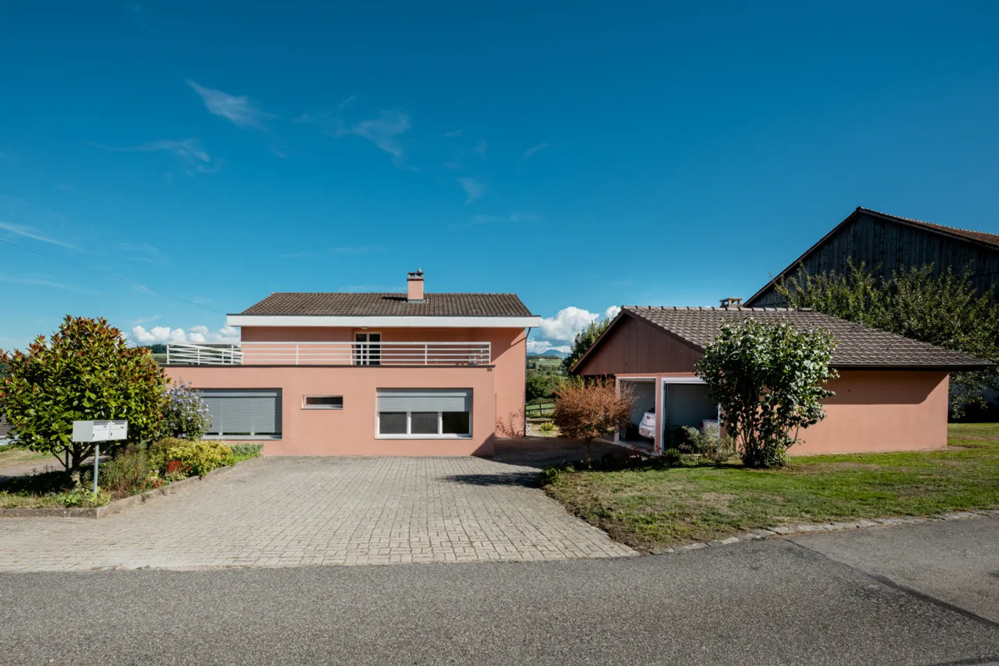 EXCLUSIVITY IMMO2Z: Individual villa with 6.5 rooms and independent apartment - Photo 1 of 14
