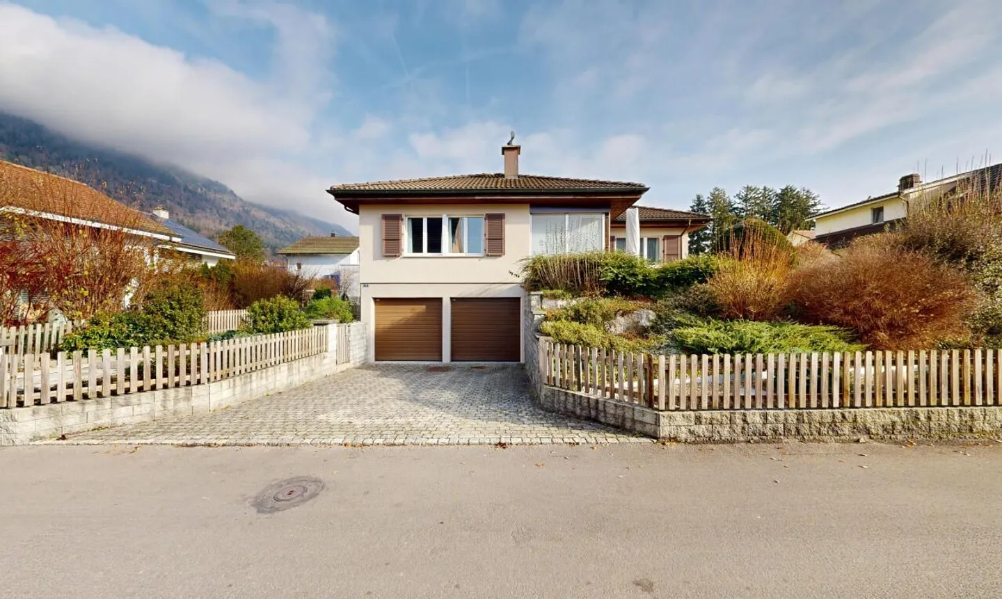 Family-friendly home with garden and double garage in Grenchen - Photo 1 of 11