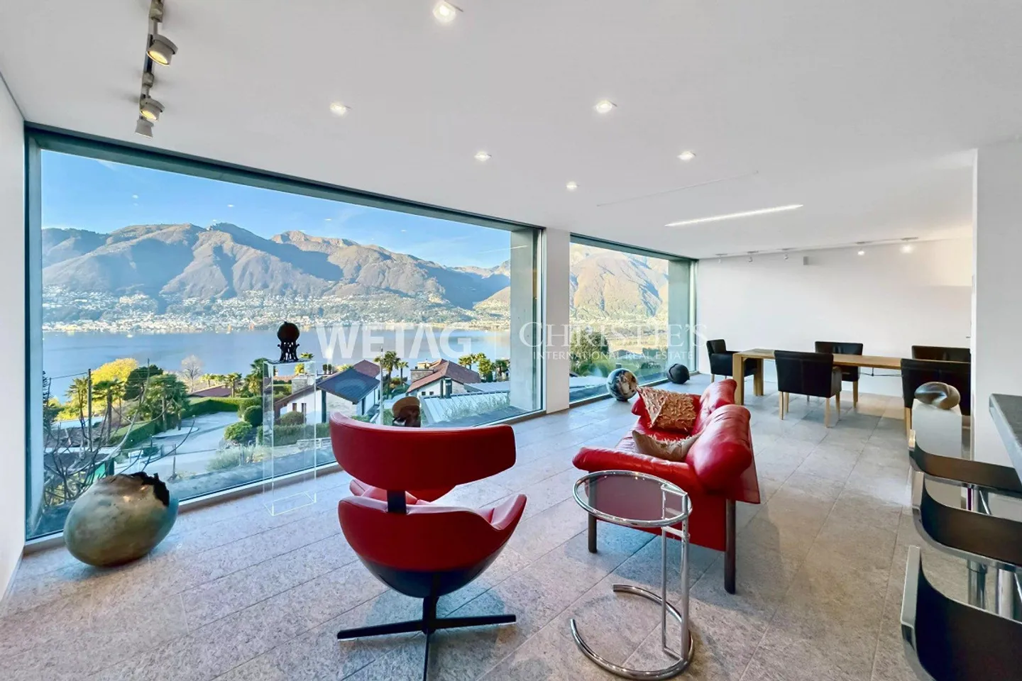 Exklusive Villa mit Panoramablick, grosszügigen Terrassen & Aussenp... - Foto 1 von 13