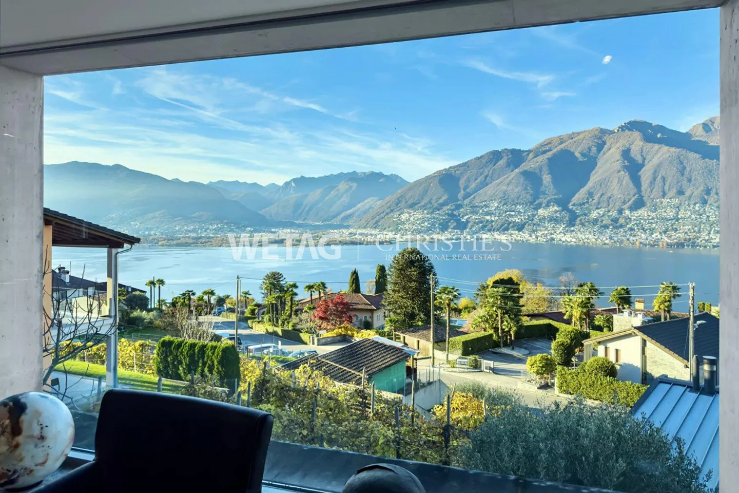 Exklusive Villa mit Panoramablick, grosszügigen Terrassen & Aussenp... - Foto 3 von 13