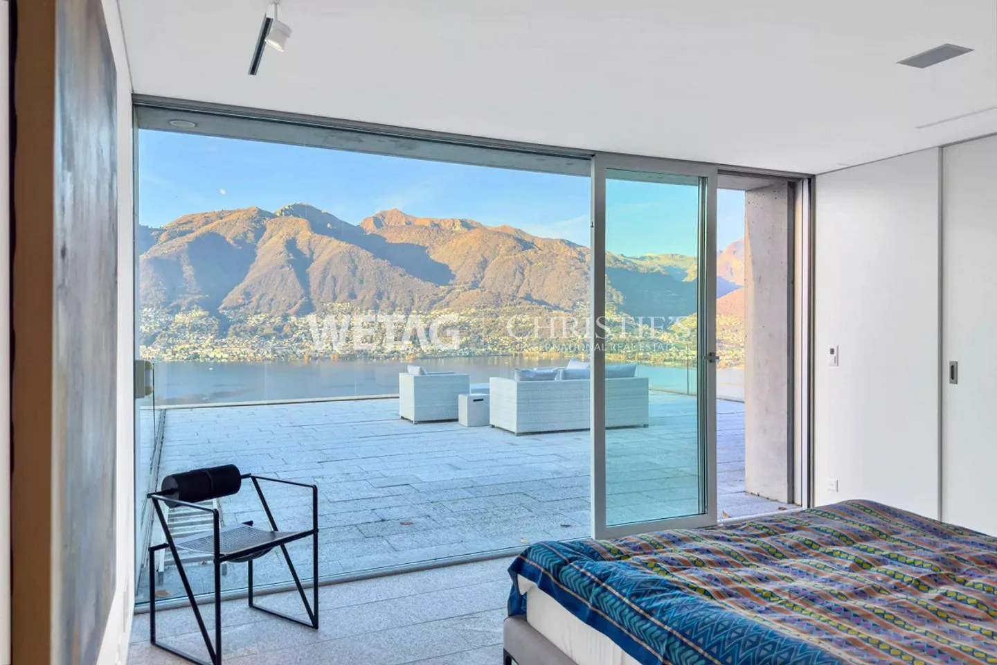 Exklusive Villa mit Panoramablick, grosszügigen Terrassen & Aussenp... - Foto 6 von 13