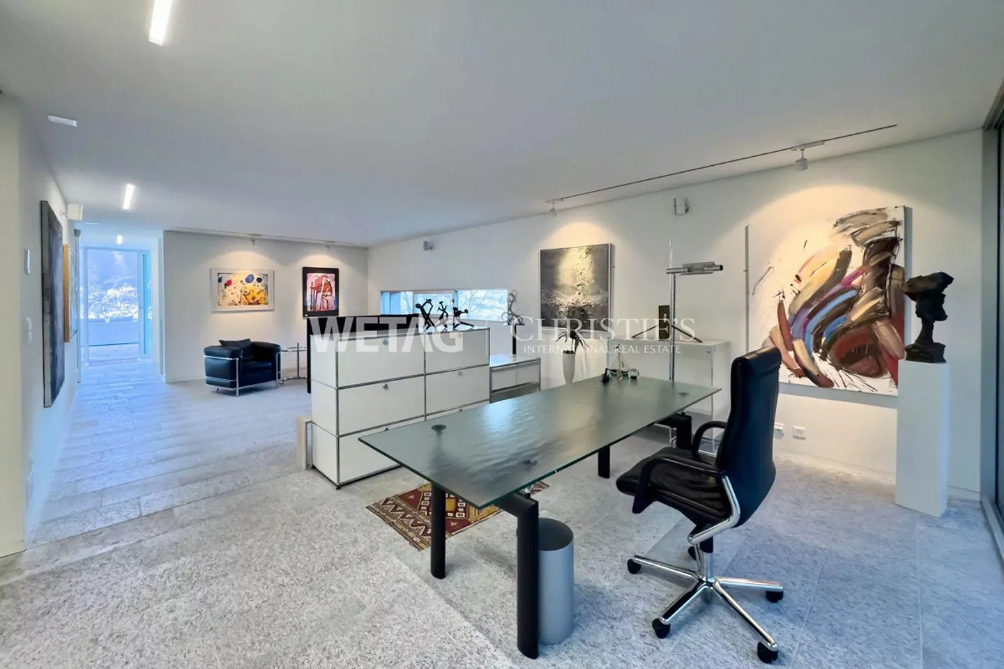 Exklusive Villa mit Panoramablick, grosszügigen Terrassen & Aussenp... - Foto 8 von 13