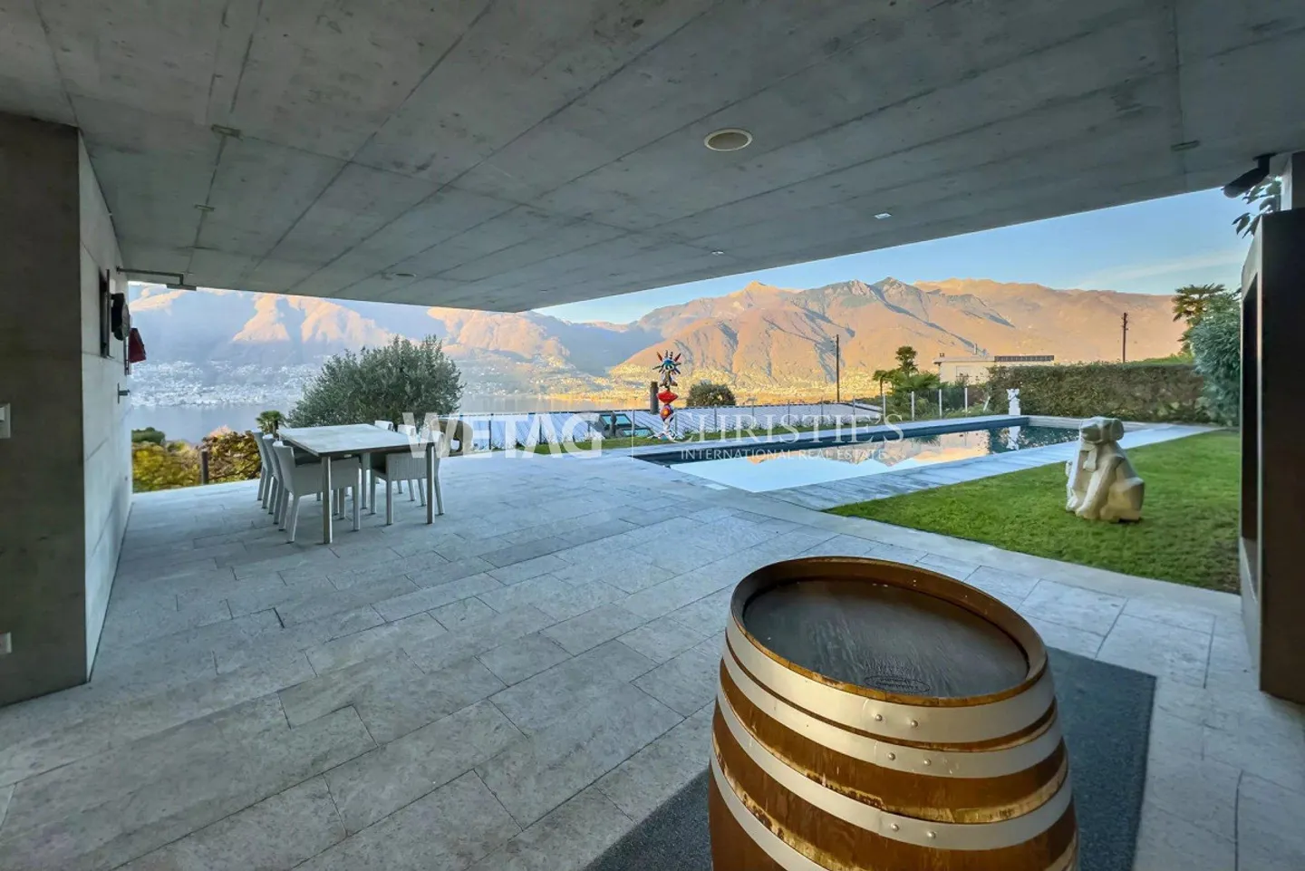 Exklusive Villa mit Panoramablick, grosszügigen Terrassen & Aussenp... - Foto 12 von 13