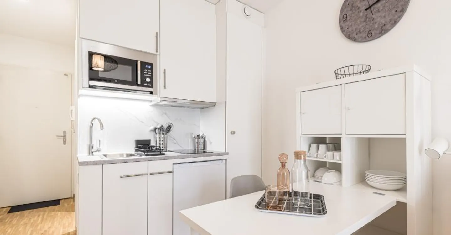 Functional Studio Near Amenities - Photo 4 of 7