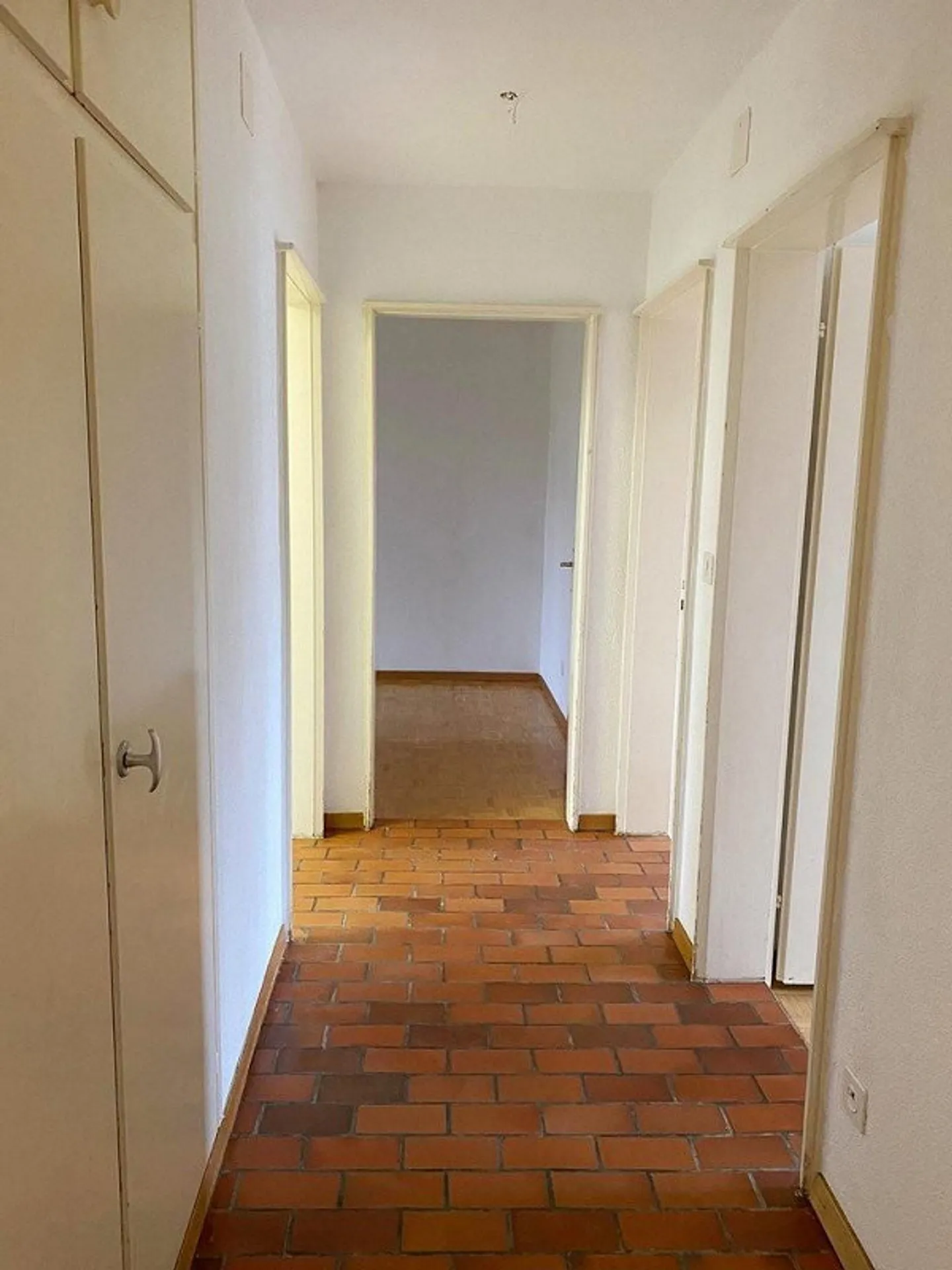 Quietly located yet central 3-room apartment - Photo 4 of 8