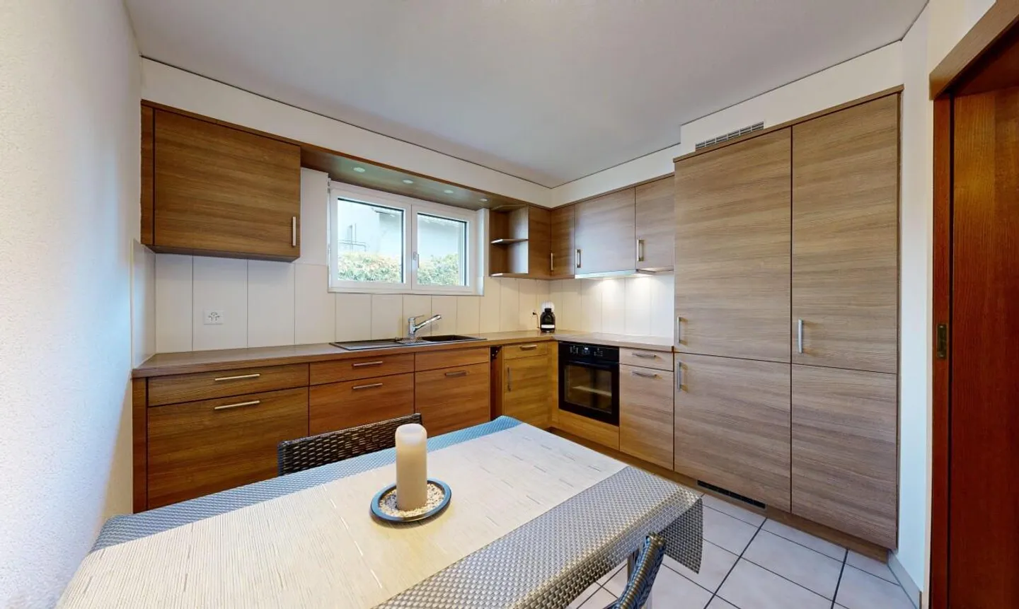 Family-friendly home with garden and double garage in Grenchen - Photo 8 of 11