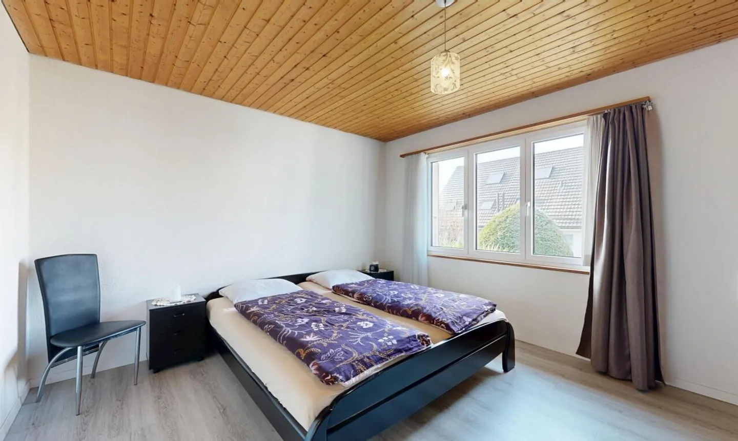 Family-friendly home with garden and double garage in Grenchen - Photo 9 of 11