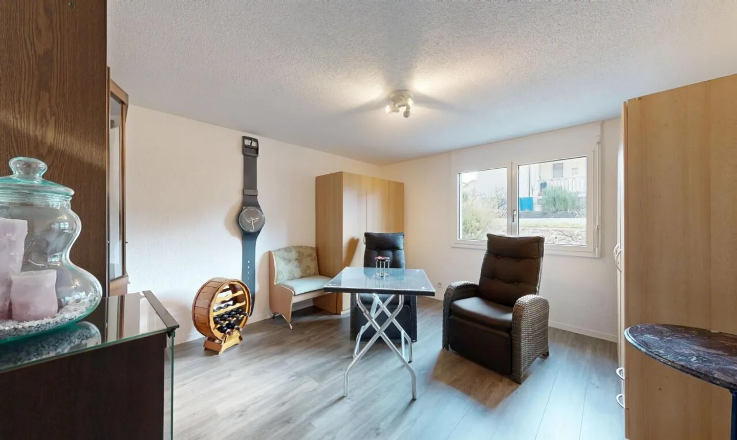 Family-friendly home with garden and double garage in Grenchen - Photo 10 of 11