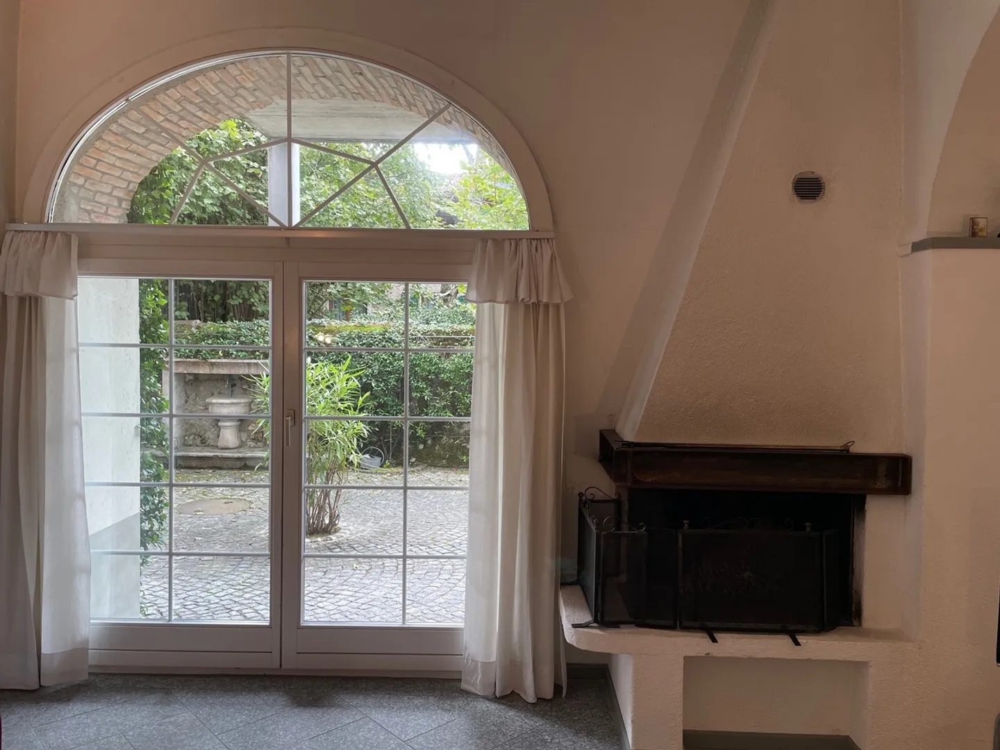ANTICO E SIGNORILE PALAZZO - ANTIKES UND ELEGANTES HAUS - Foto 8 di 14