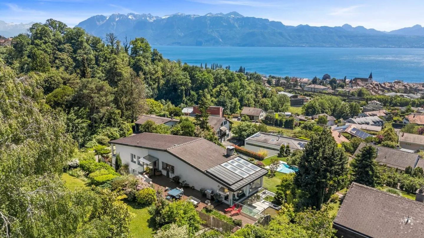 Prächtige 5,5-Zimmer-Wohnung mit Garten und privatem Pool. - Foto 7 von 22