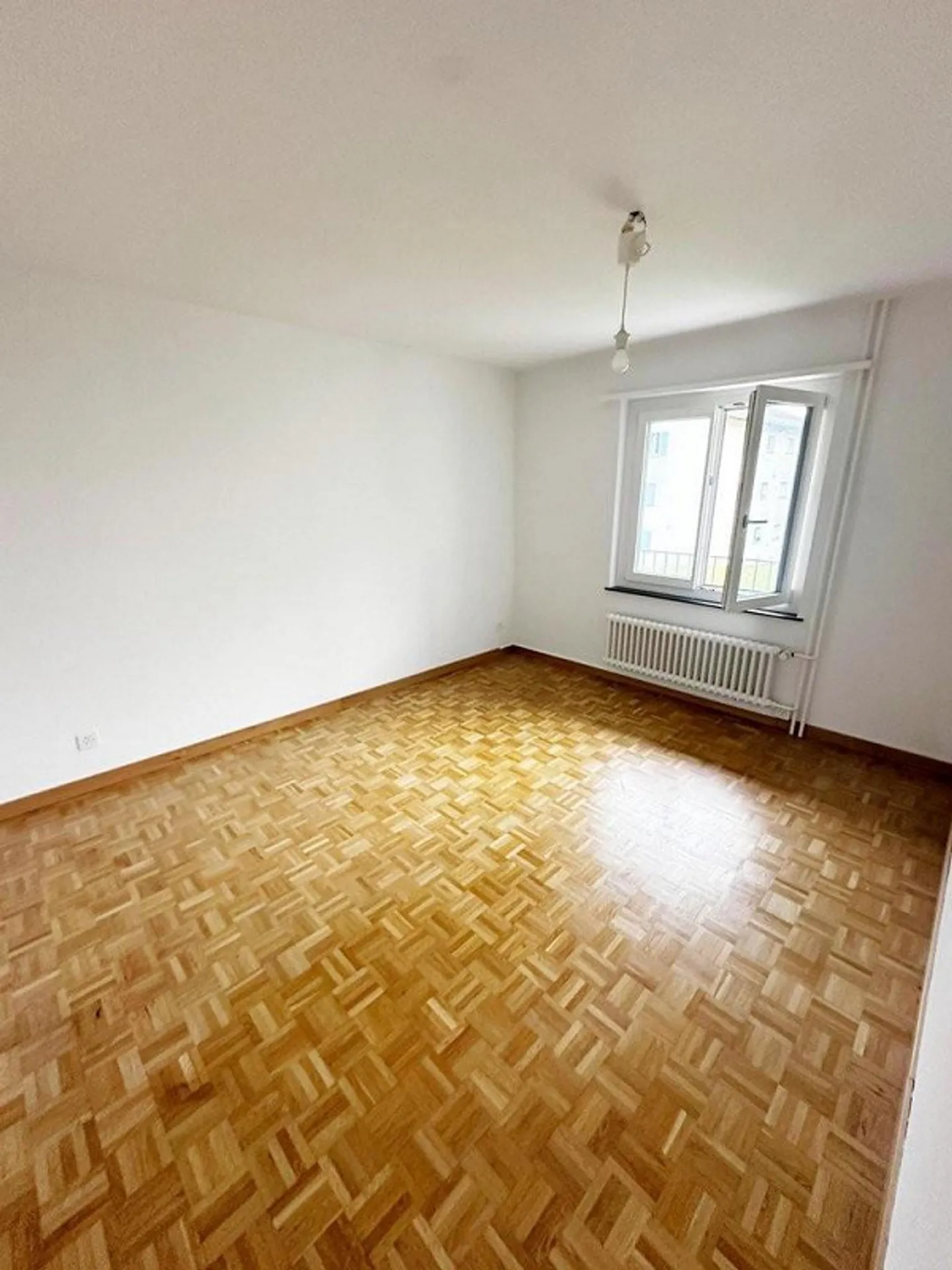 Quietly located yet central 3-room apartment - Photo 5 of 8