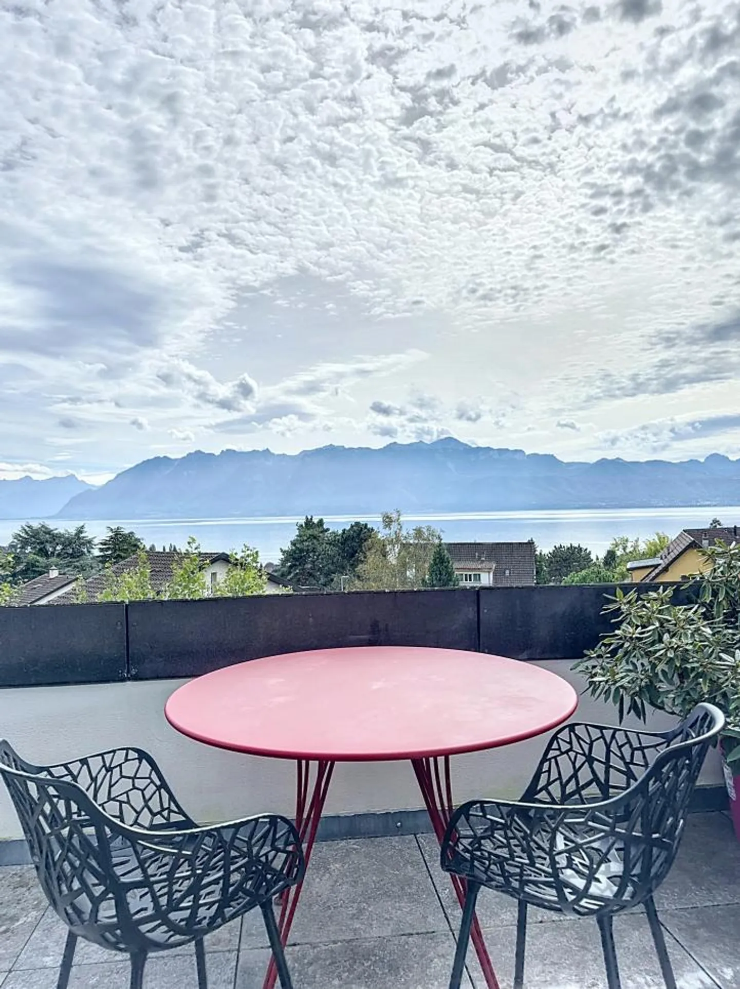 Magnifique appartement avec terrasse et vue sur le lac - Photo 1 sur 6