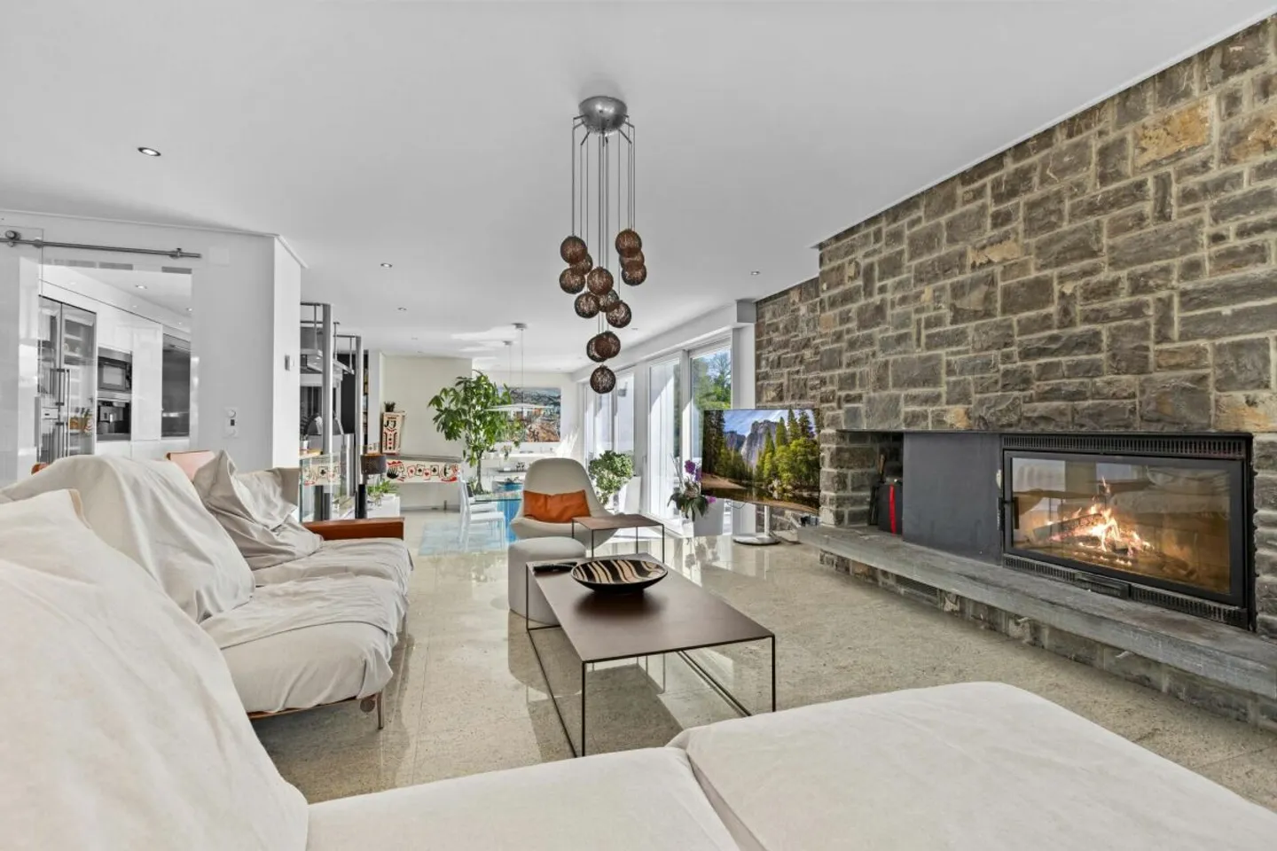 Prächtige 5,5-Zimmer-Wohnung mit Garten und privatem Pool. - Foto 13 von 22