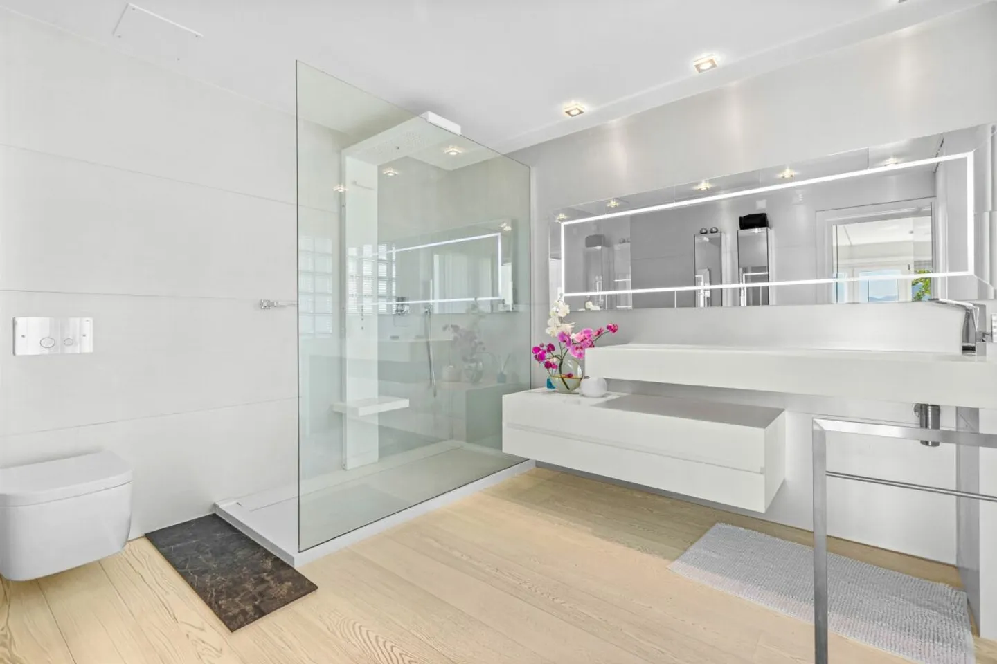 Prächtige 5,5-Zimmer-Wohnung mit Garten und privatem Pool. - Foto 16 von 22