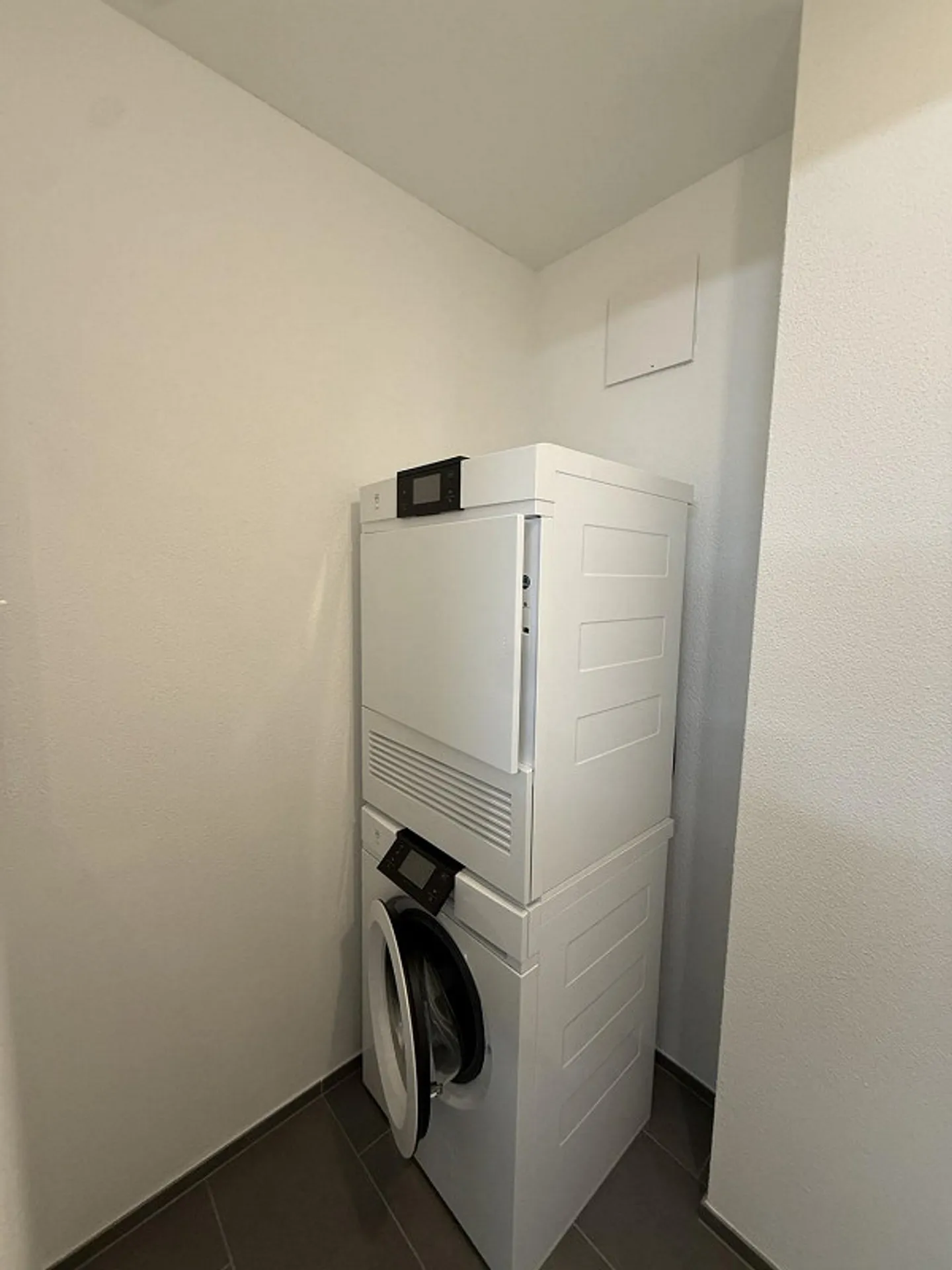 Modern new apartment with high-quality finish in the center of Sissach - Photo 8 of 12