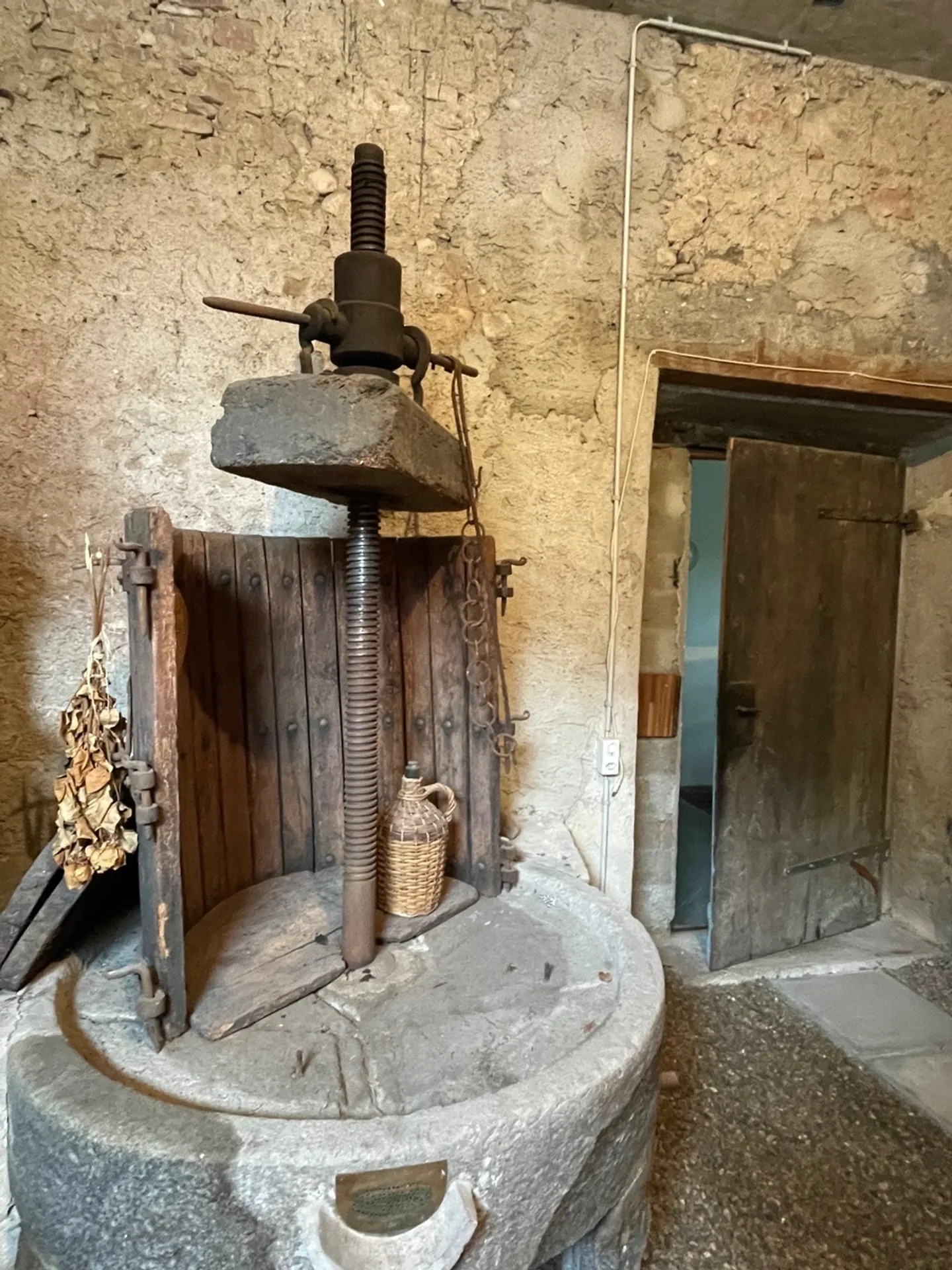 ANTICO E SIGNORILE PALAZZO - ANTIKES UND ELEGANTES HAUS - Foto 10 di 14