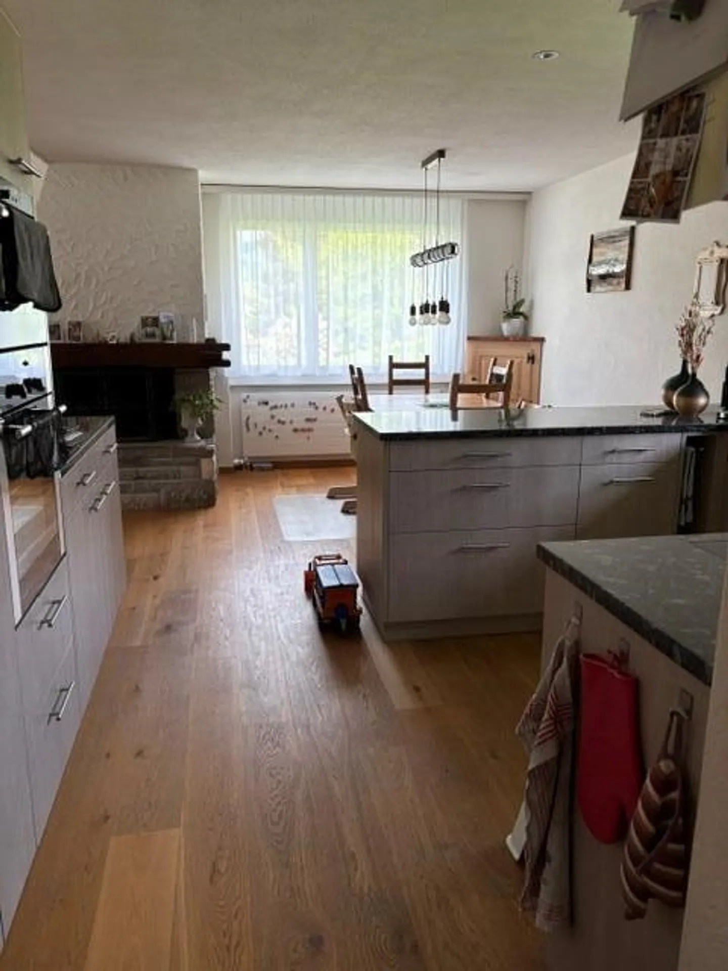 Vivre avec une vue sur les montagnes - Appartement spacieux de 4,5 pièces - Photo 6 sur 14