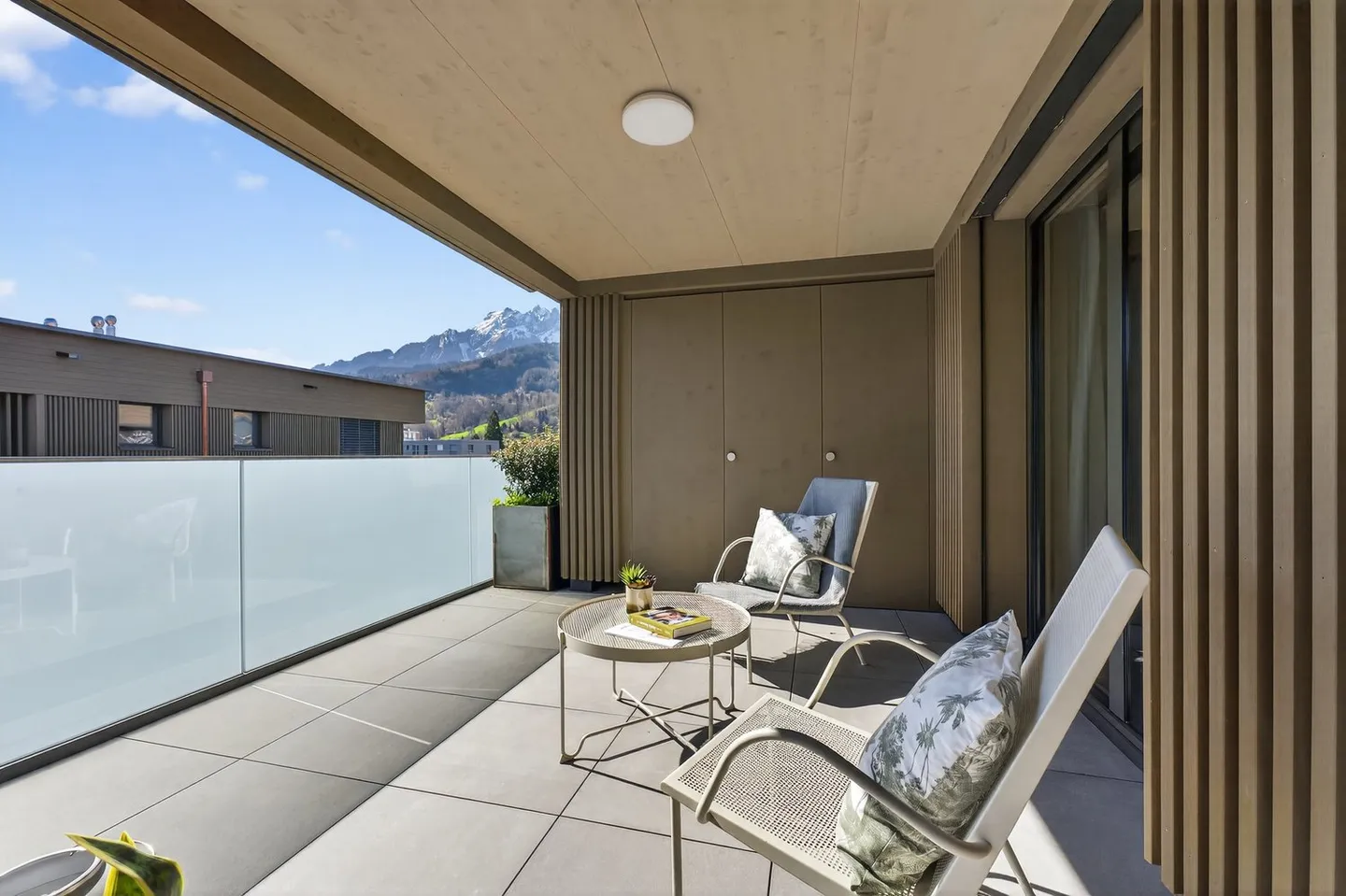 Nouvel appartement en attique avec terrasse et vue panoramique, au cœur de Horw - Photo 8 sur 10