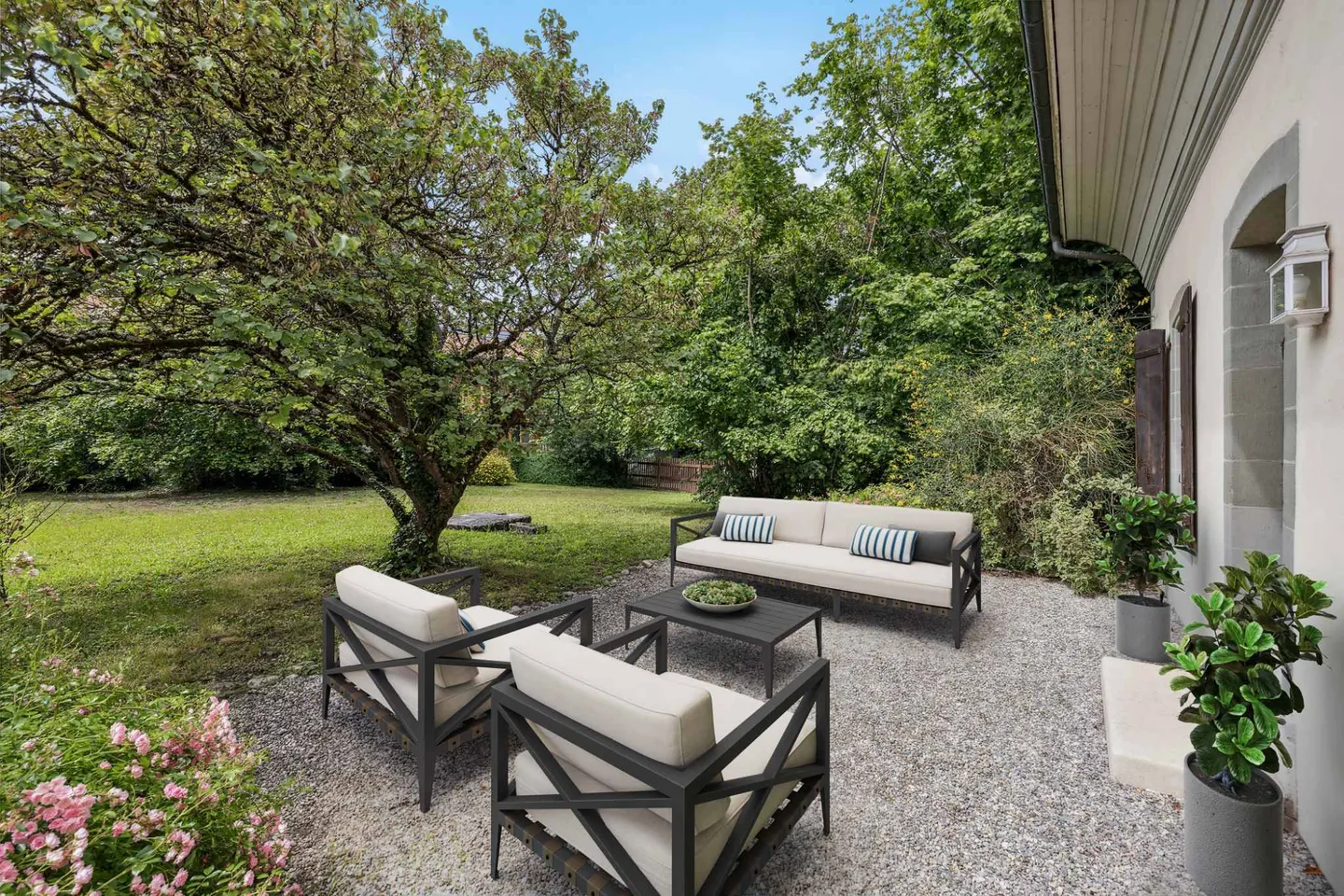 Single house for sale - Photo 1 of 10