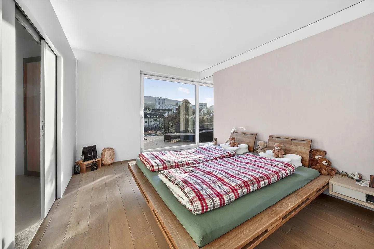 Appartement penthouse spacieux avec atelier séparé au rez-de-chaussée - Photo 9 sur 17