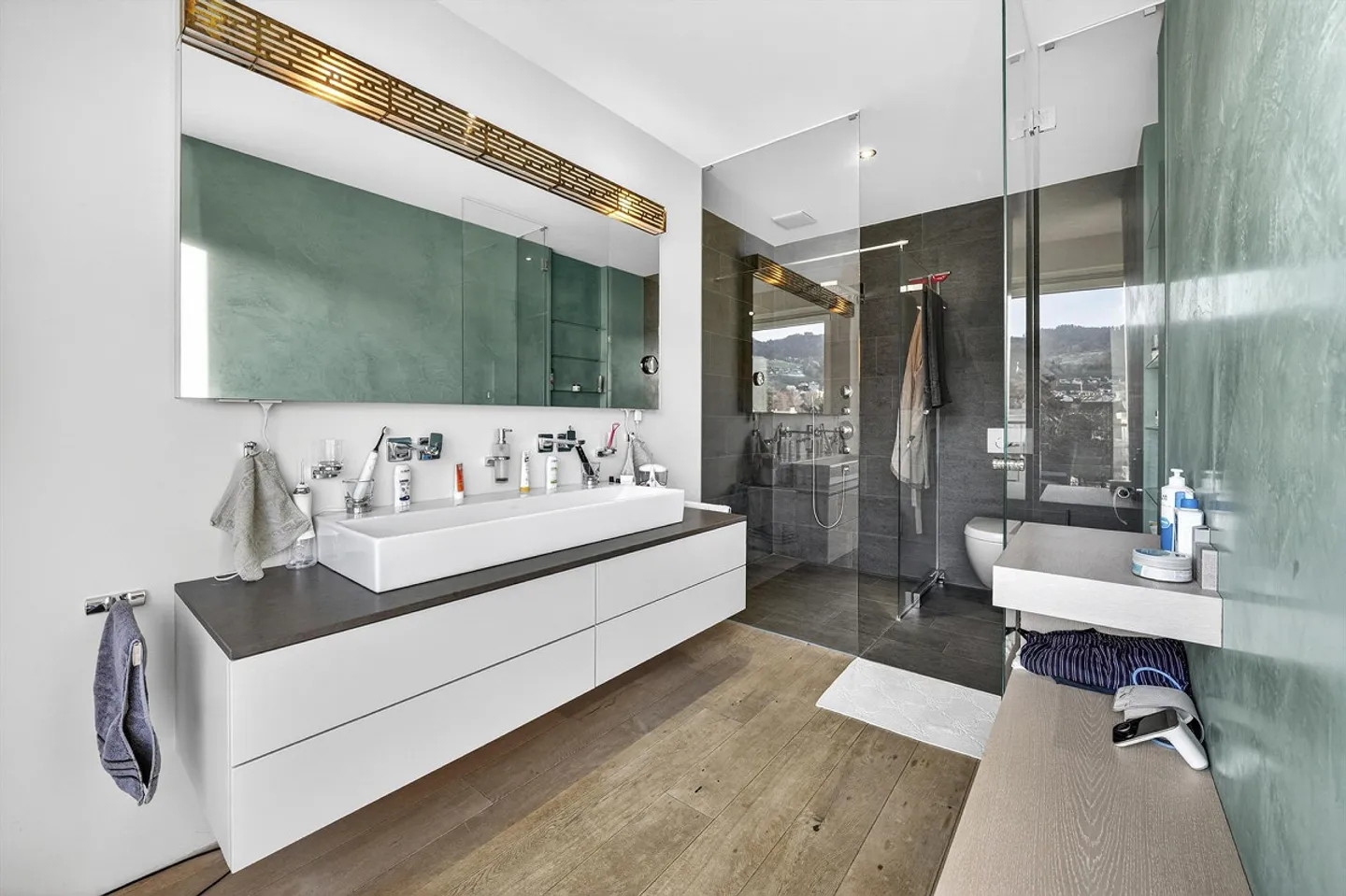 Appartement penthouse spacieux avec atelier séparé au rez-de-chaussée - Photo 10 sur 17