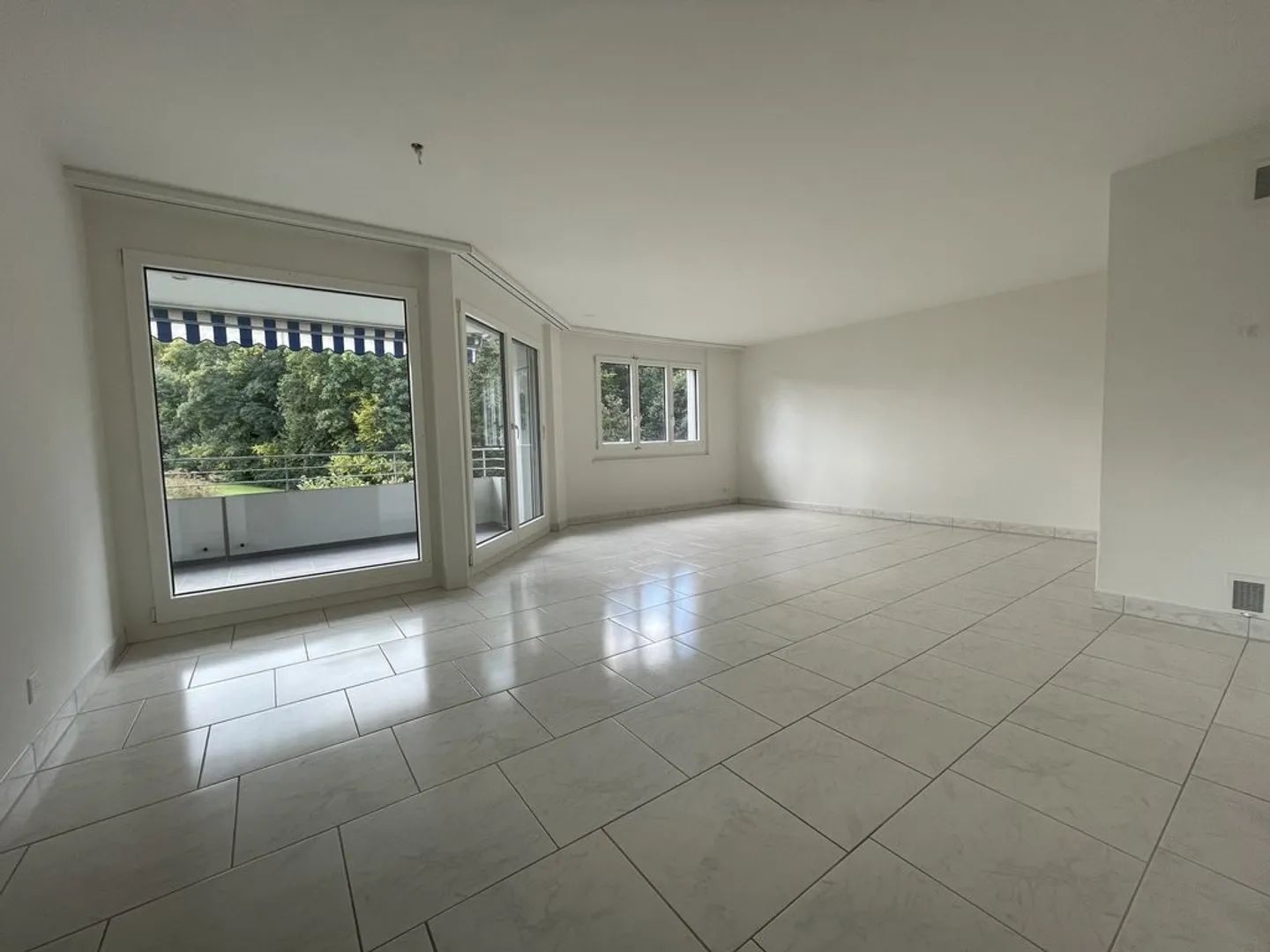 Apartment for rent in a quiet residential area at Zollikerberg - Photo 2 of 9
