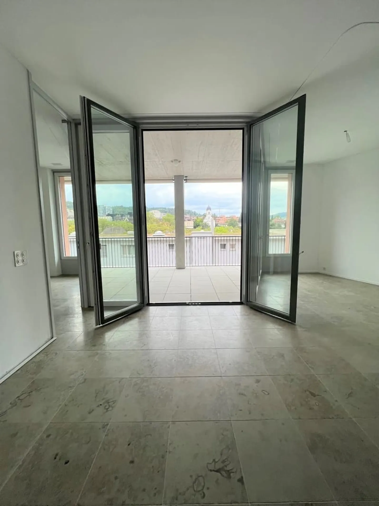 Tolle 2.5-Zimmer-Wohnung in Ennetbaden mit 180° Aussicht - Photo 4 of 7