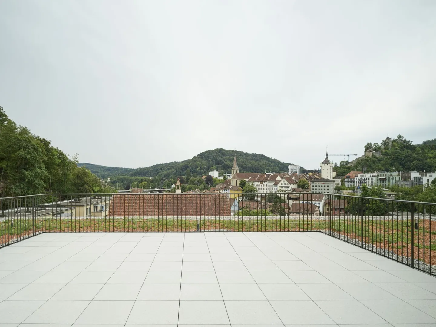Tolle 2.5-Zimmer-Wohnung in Ennetbaden mit 180° Aussicht - Photo 6 of 7