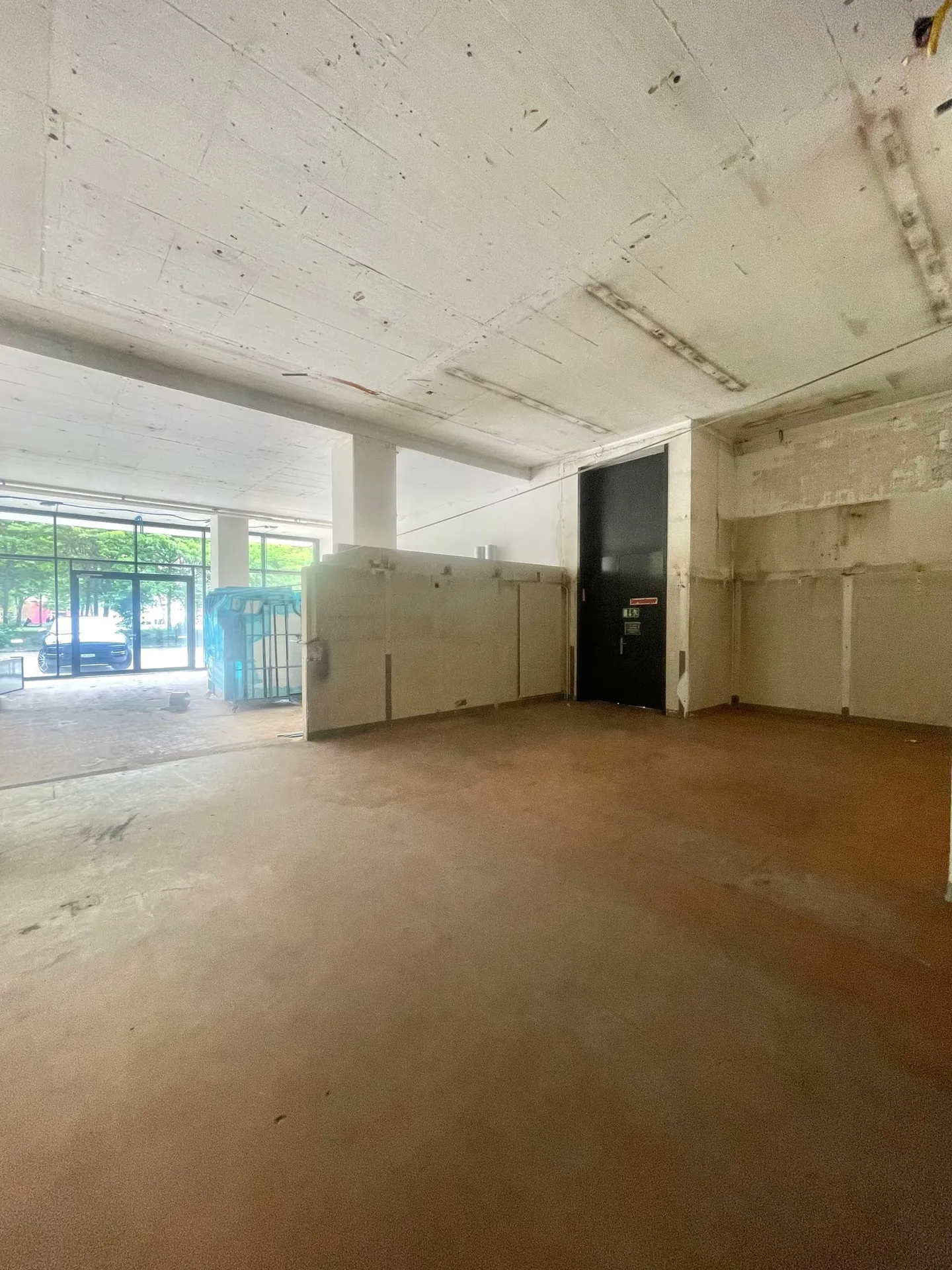 Spazio versatile in affitto per un pop-up store su Thurgauerstrasse - Foto 1 di 8