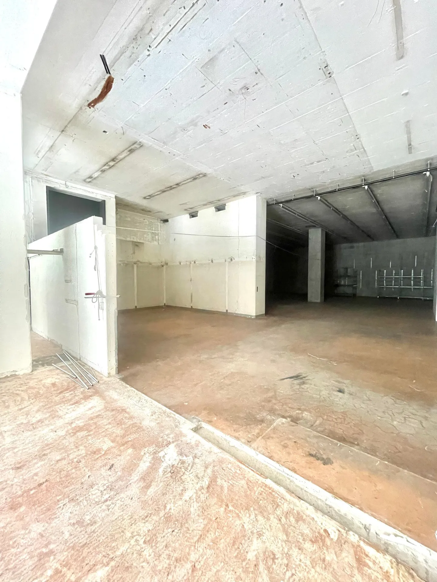 Spazio versatile in affitto per un pop-up store su Thurgauerstrasse - Foto 2 di 8