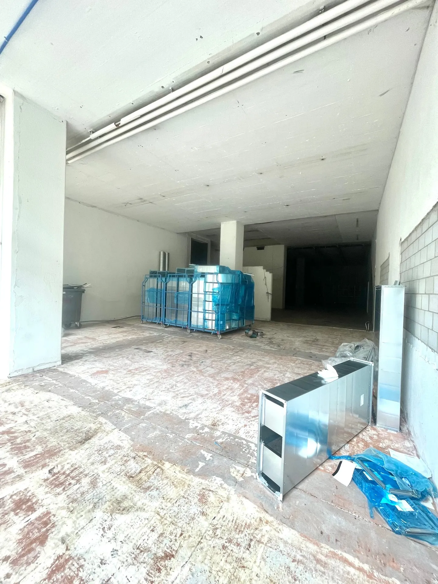 Spazio versatile in affitto per un pop-up store su Thurgauerstrasse - Foto 3 di 8