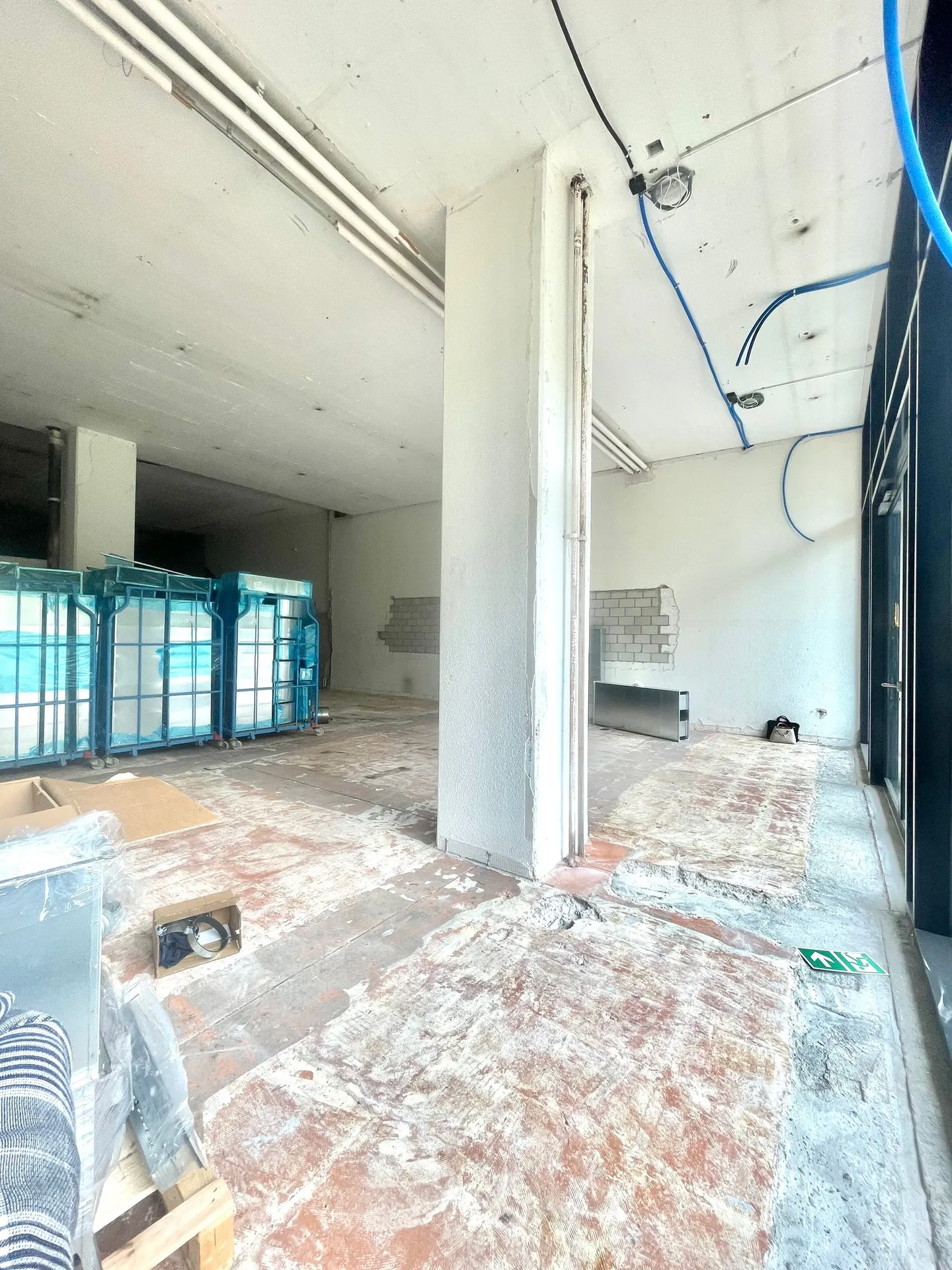 Spazio versatile in affitto per un pop-up store su Thurgauerstrasse - Foto 4 di 8