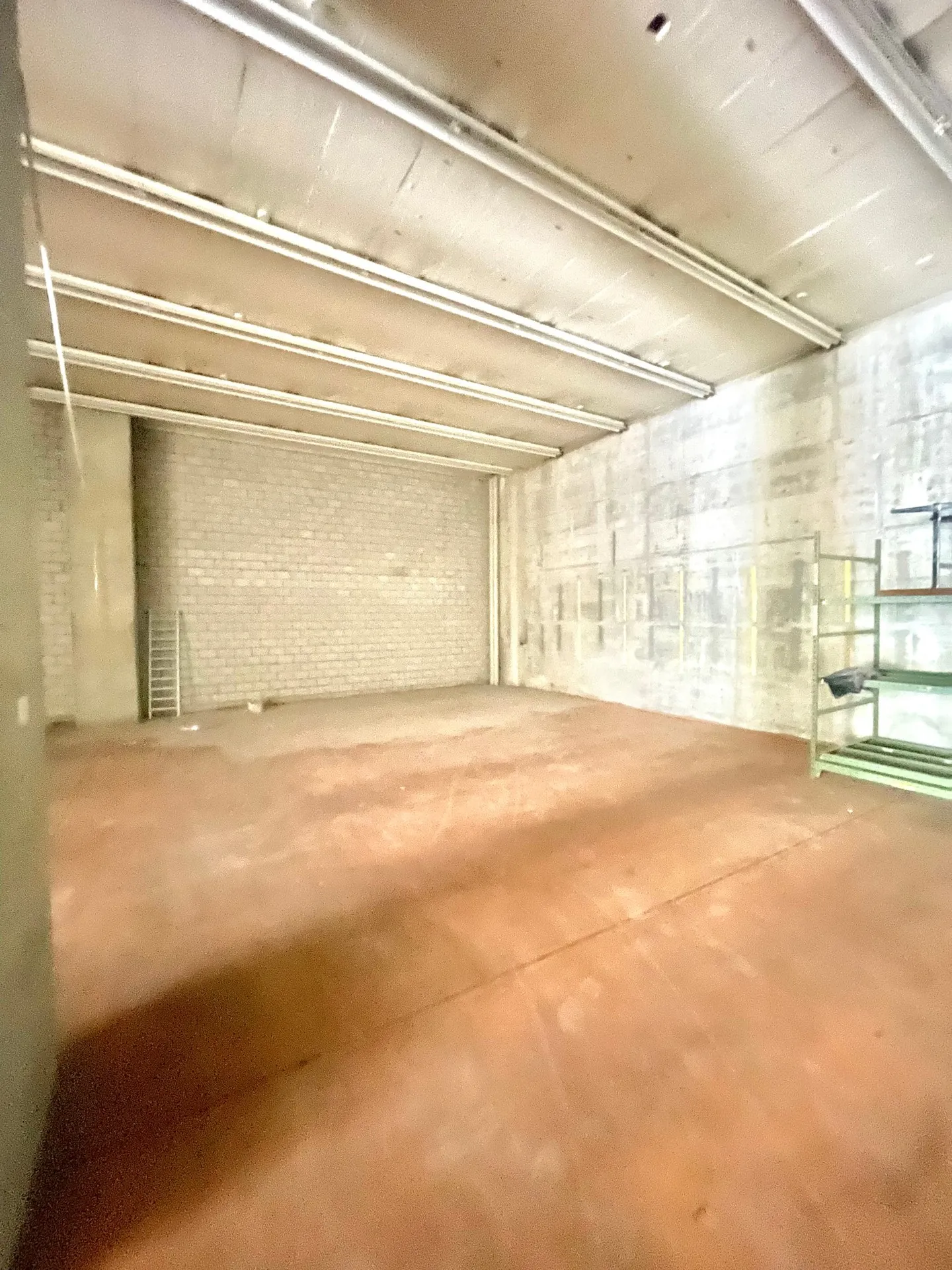 Spazio versatile in affitto per un pop-up store su Thurgauerstrasse - Foto 5 di 8