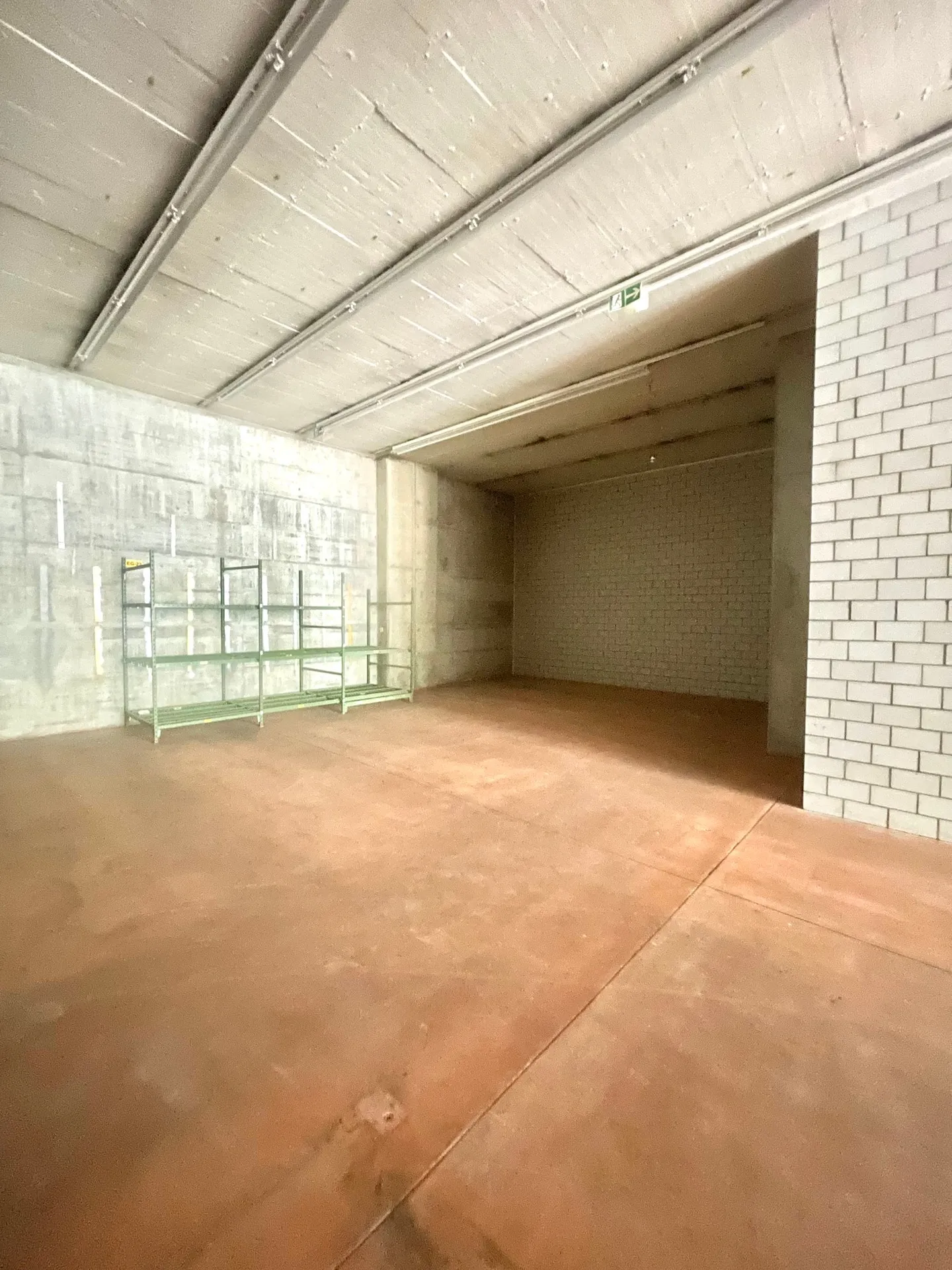 Spazio versatile in affitto per un pop-up store su Thurgauerstrasse - Foto 7 di 8