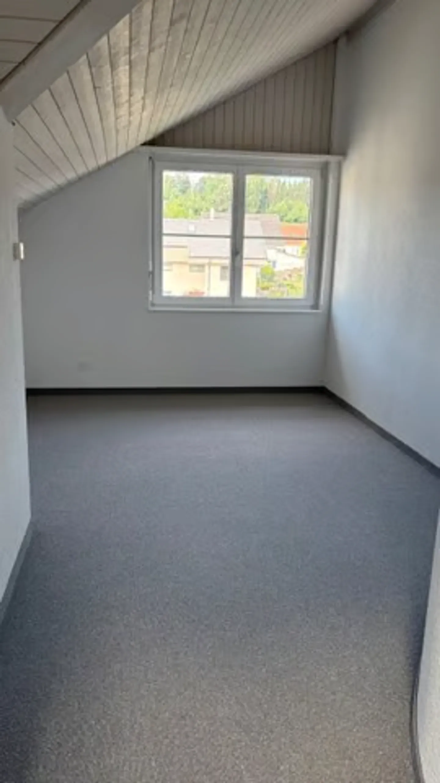 Appartamento luminoso di 4,5 stanze con balcone e bella vista a Fischbach-Göslikon - Foto 8 di 12
