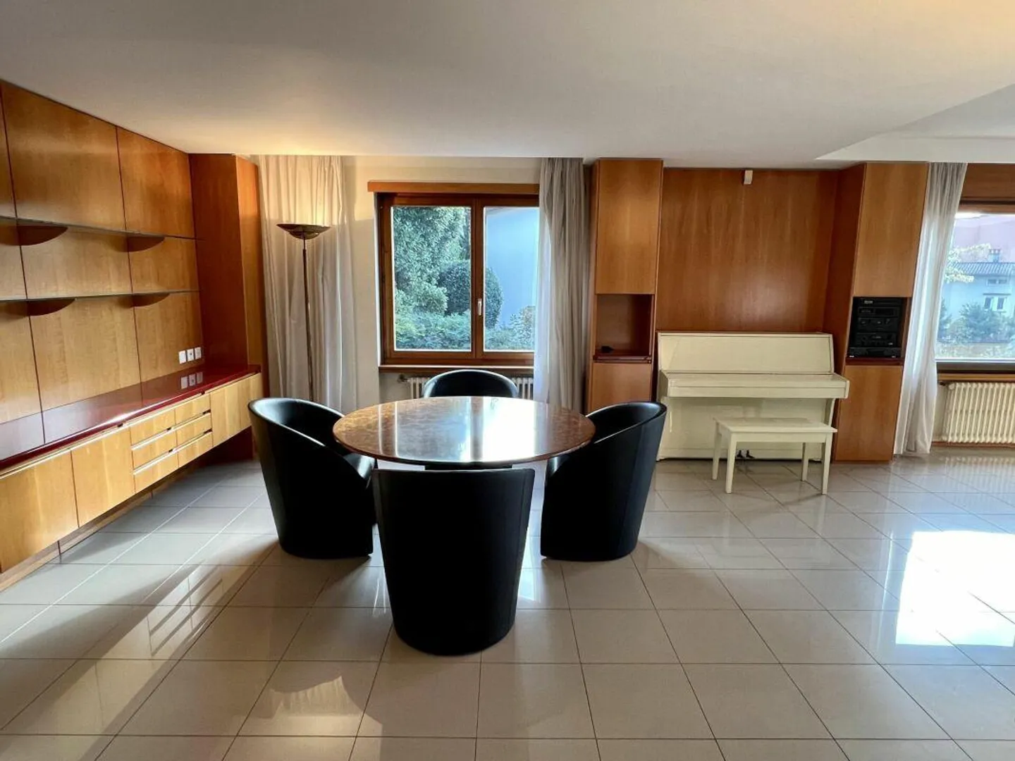 Grande ed elegante villa con terreno edificabile - Foto 5 di 15