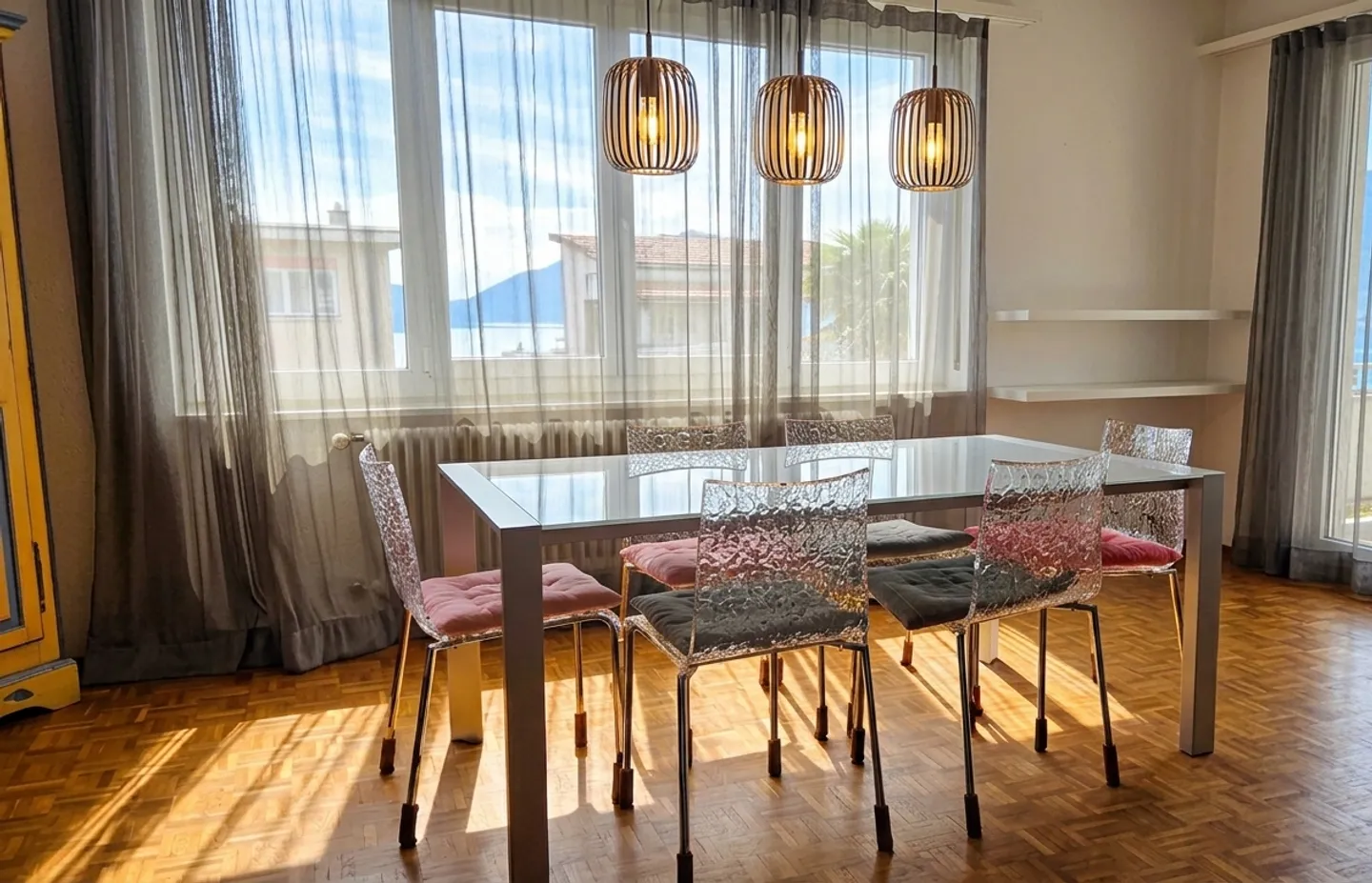 Spacious 5-room apartment with panoramic views in Comano - Photo 2 of 6