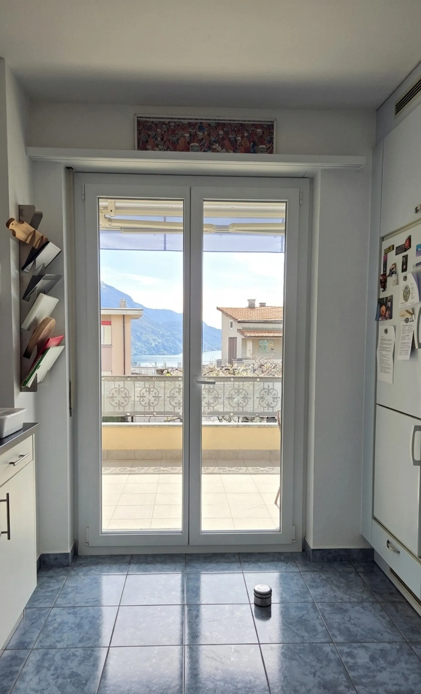Spacious 5-room apartment with panoramic views in Comano - Photo 3 of 6