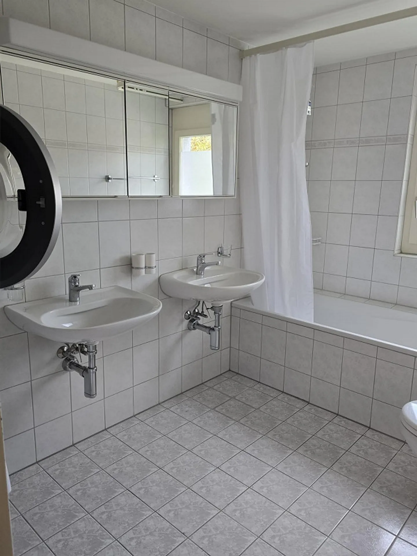 Charmante Dachwohnung in Lausen - Foto 2 von 16