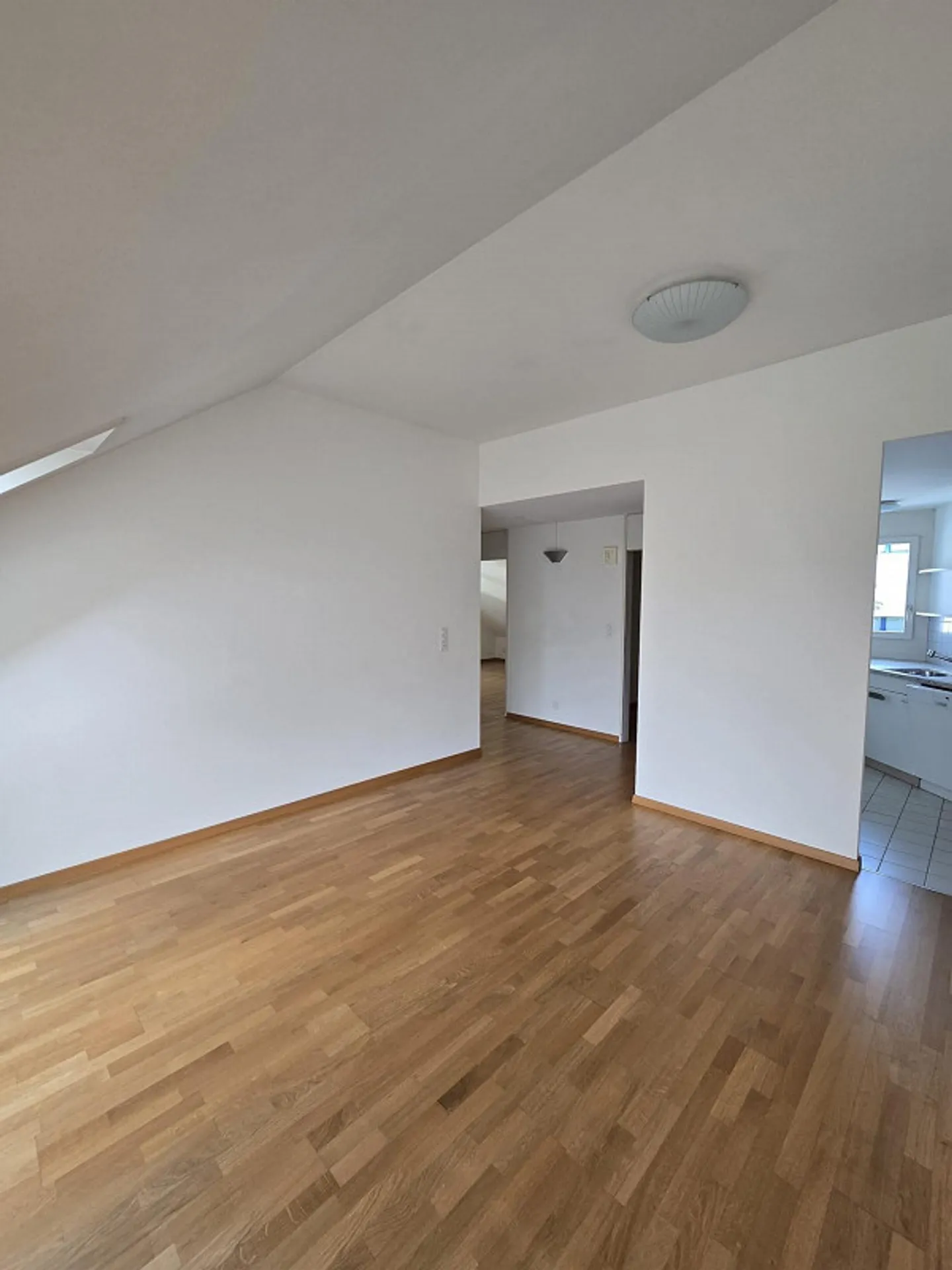 Charmante Dachwohnung in Lausen - Foto 6 von 16