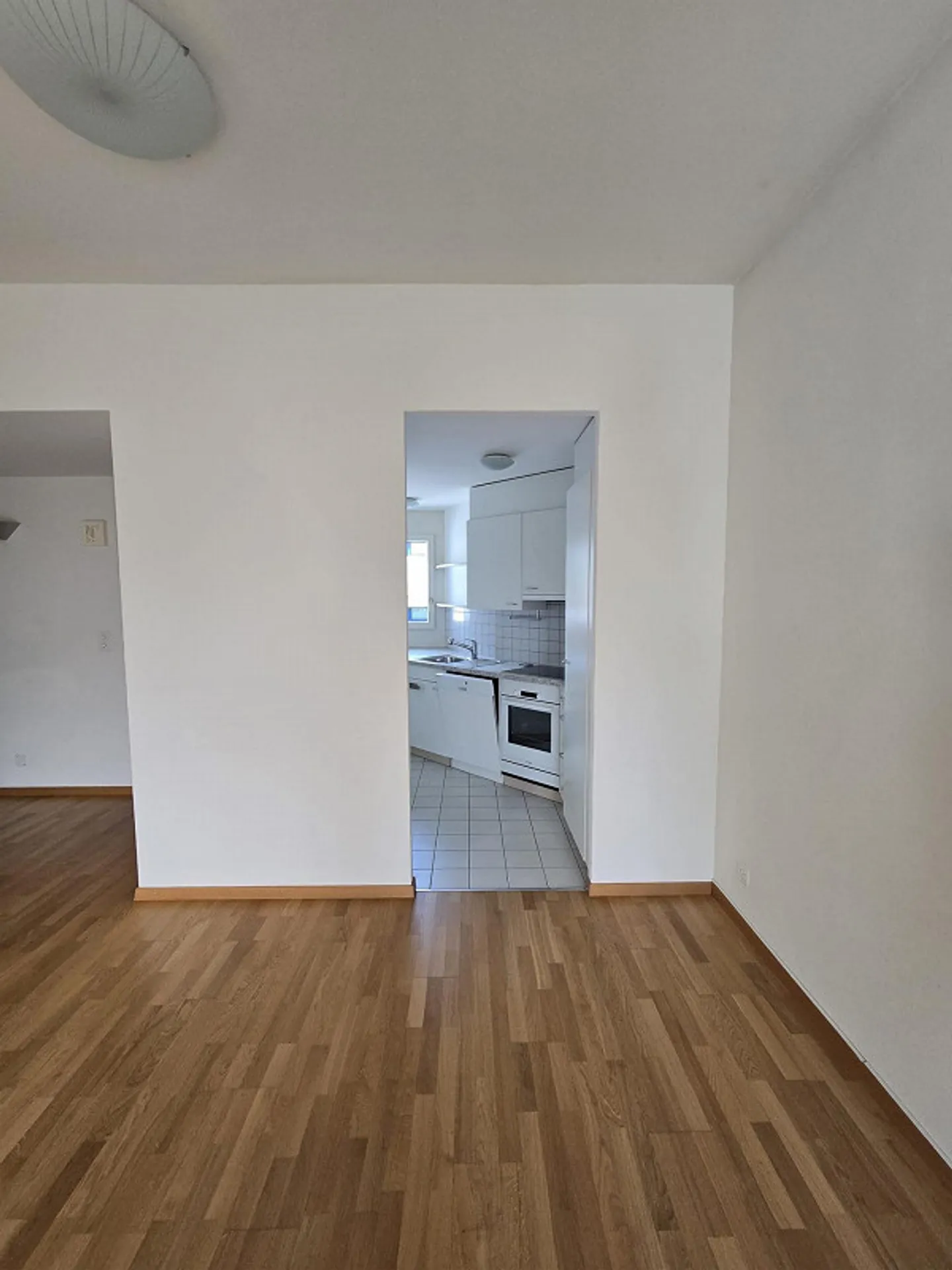 Charmante Dachwohnung in Lausen - Foto 8 von 16